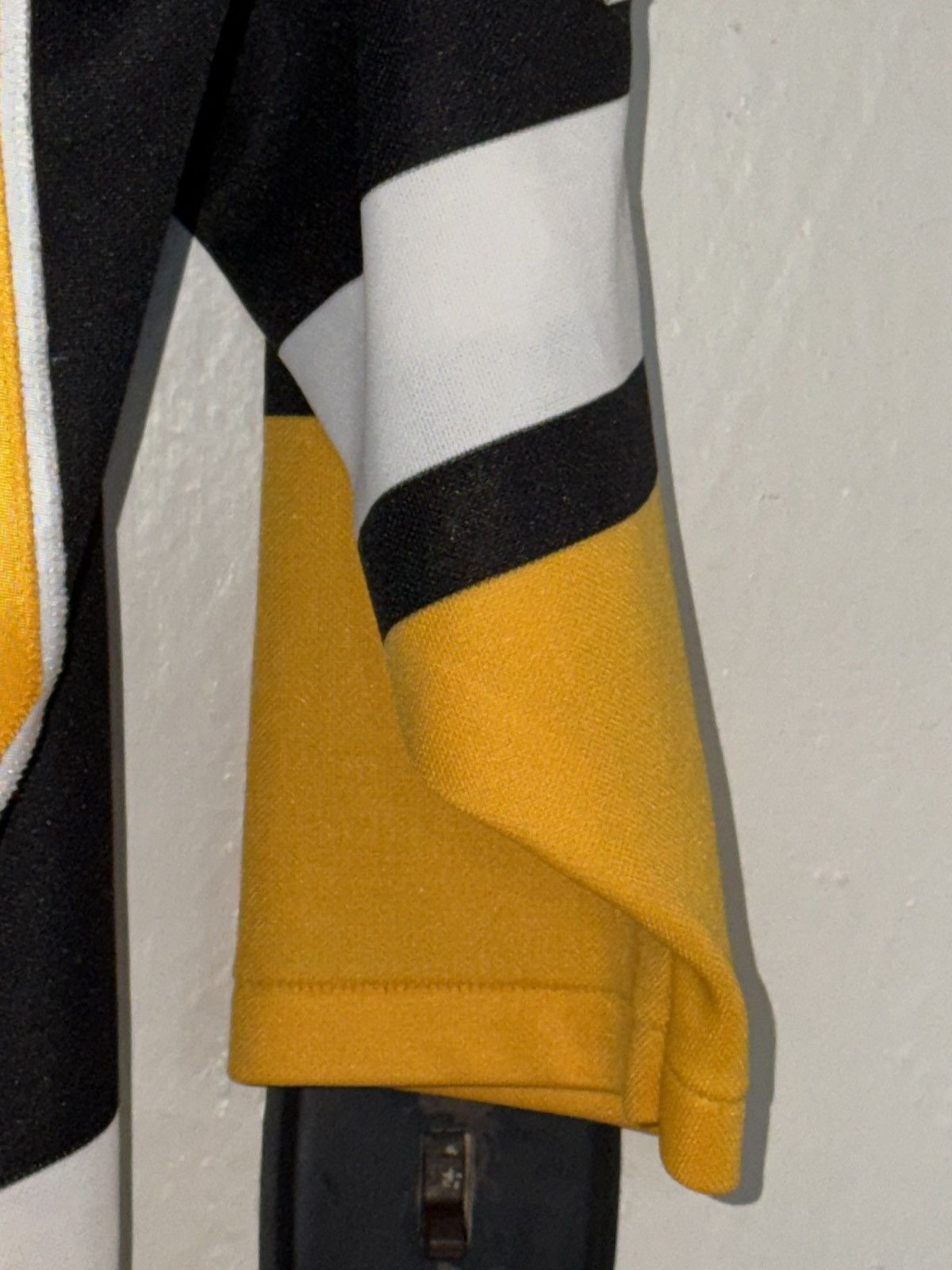 Ccm CCM NHL Hockey Pittsburgh Penguins Luc Robitaille Jersey Men Size US L / EU 52-54 / 3 - 13 Thumbnail