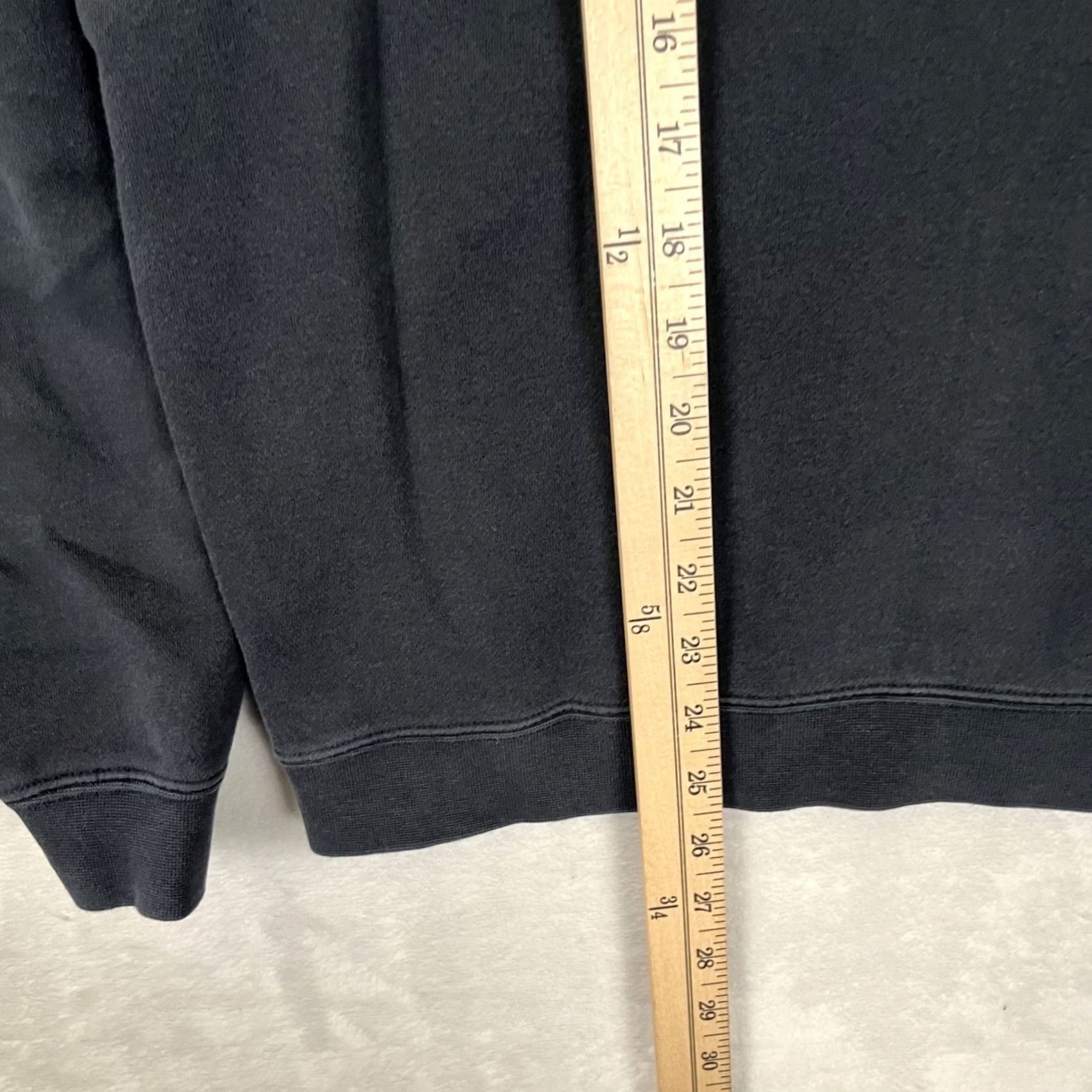 Nike VINTAGE Nike Sweatshirt Crewneck Men L Black Embroidered Swoosh 90s Sun Faded Sportswear PullOver Size US L / EU 52-54 / 3 - 4 Thumbnail