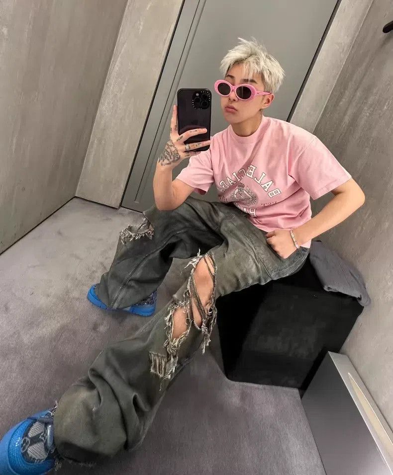 Balenciaga Balenciaga Light Pink Crown Wheat Short Sleeve Size US S / EU 44-46 / 1 - 9 Thumbnail