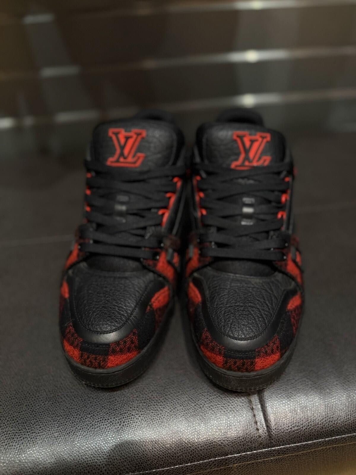 Louis Vuitton Louis Vuitton Trainer Black Red Monogram 8LV/9US $1200 Size US 9 / EU 42 - 6 Thumbnail