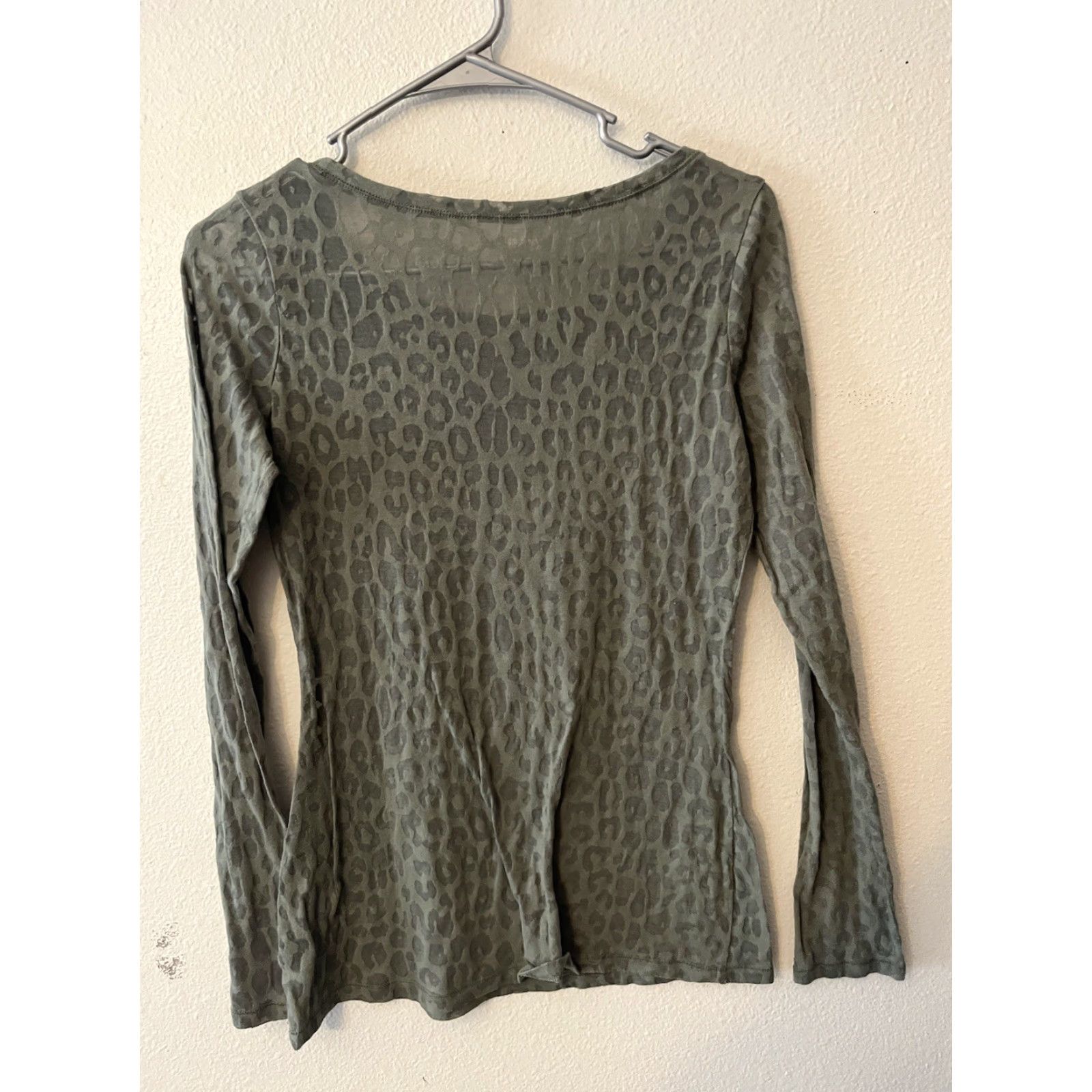 Express VINTAGE Express Women’s Shirt Adult Small Green Animal Print Long Sleeve Sheer Top MPN T-3 Leopard Womens Size S / US 4 / IT 40 - 2 Thumbnail