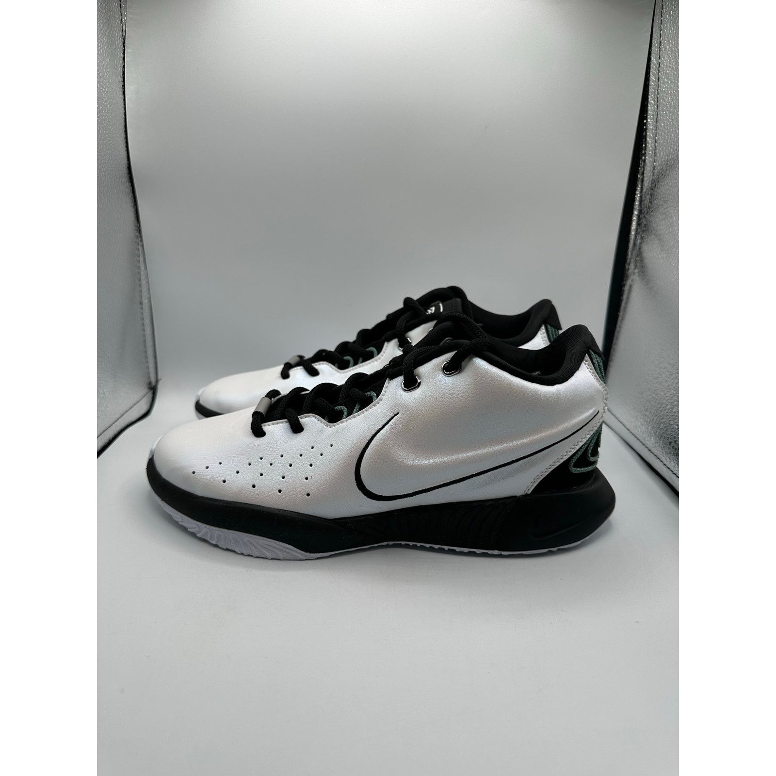 Nike Nike LeBron 21 GS “Conchiolin” size 6.5y/ 8 women’s Size US 6.5 / IT 36.5 - 1 Thumbnail