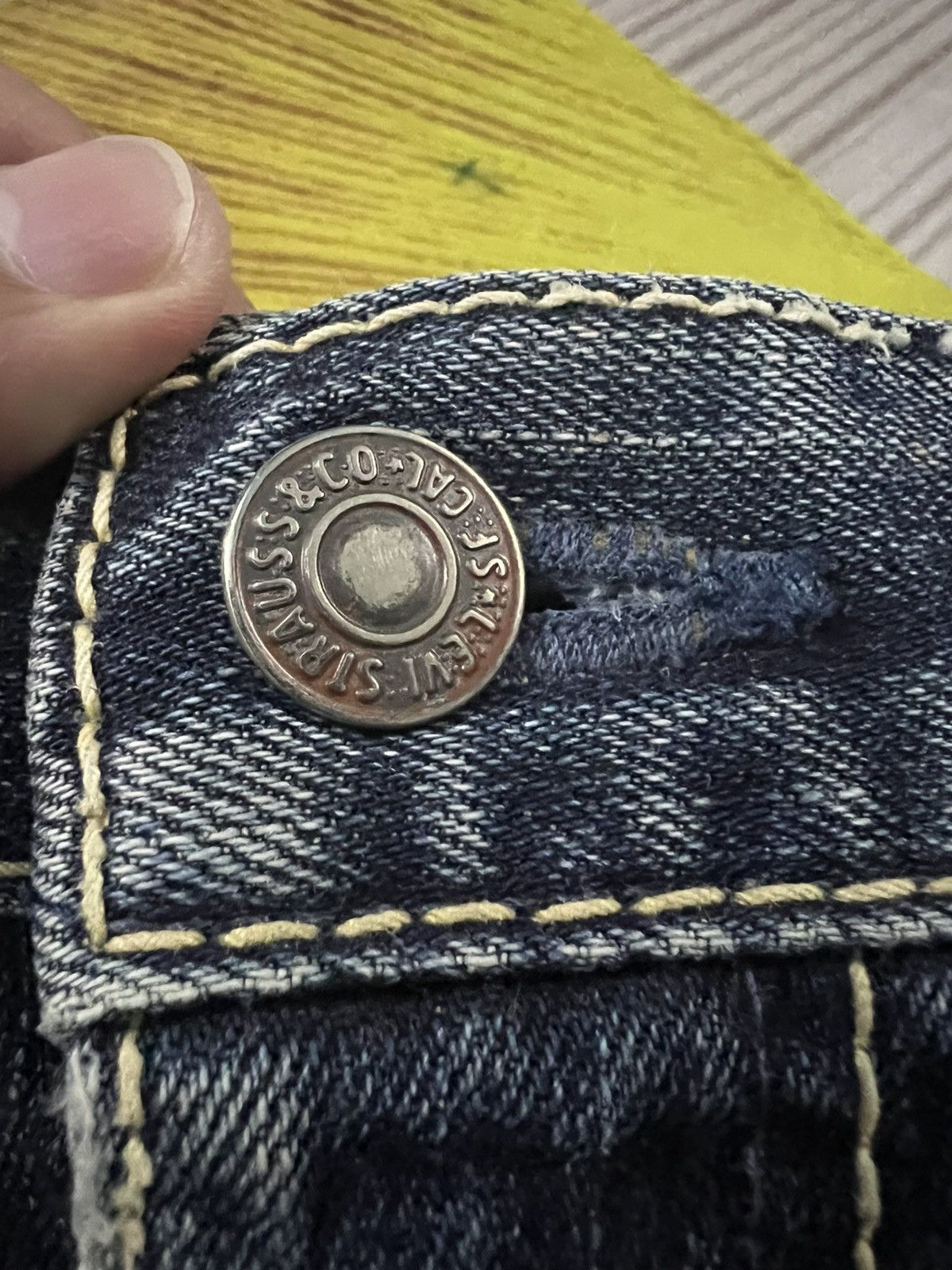 Levi's VINTAGE LEVIS 505 FADED JEAN Size US 33 - 17 Thumbnail