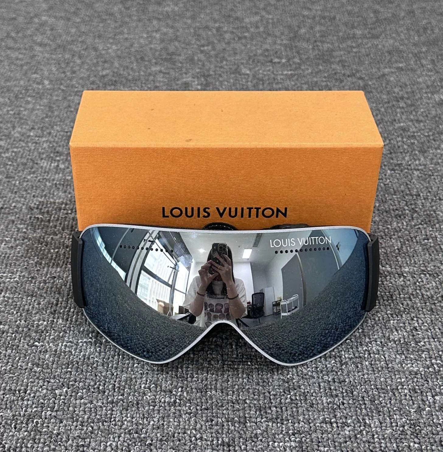 Louis Vuitton LV Blue Full Print Logo Strap Ski Goggles Size ONE SIZE - 2 Thumbnail