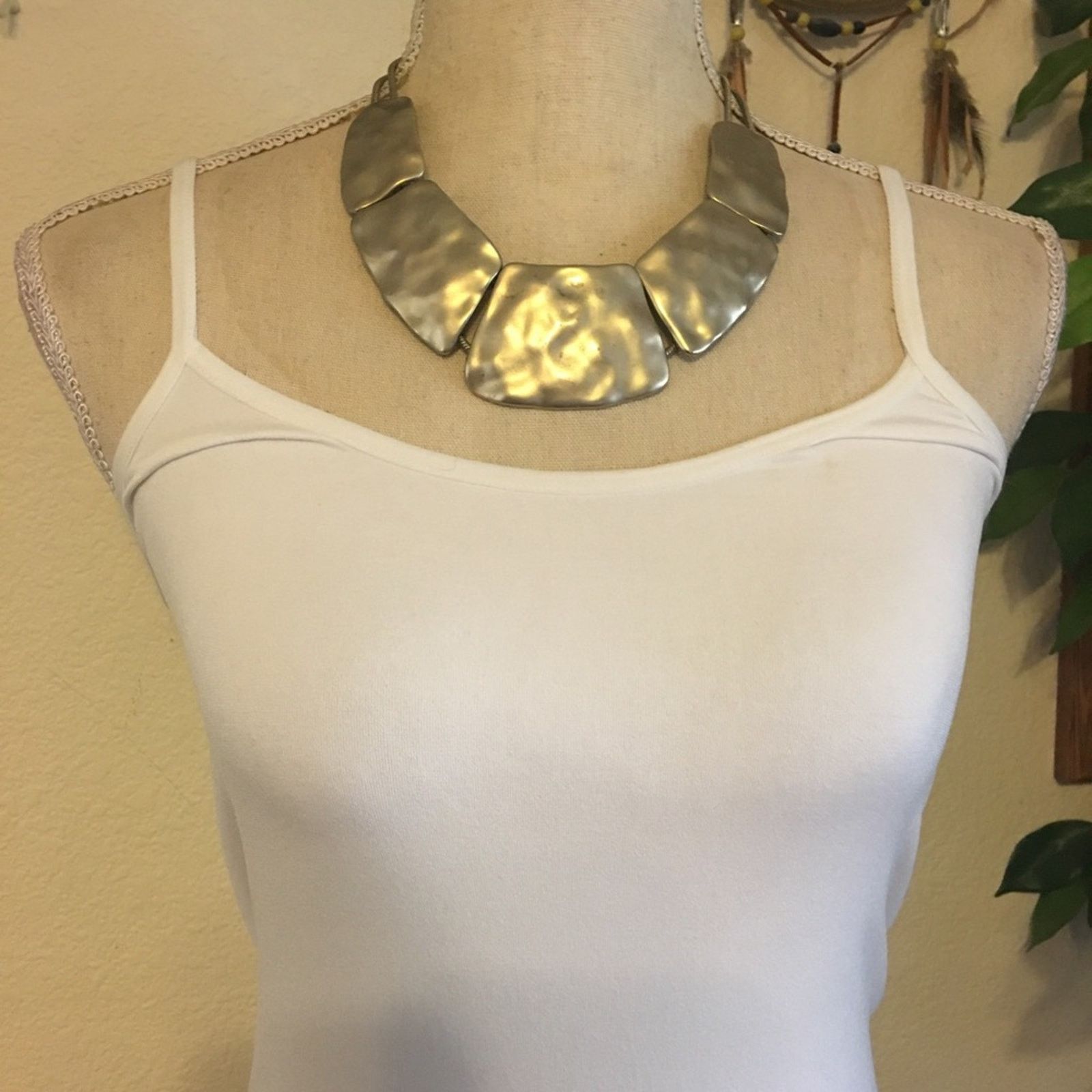 Jewelry St Thomas bold medieval hammered disc necklace Size ONE SIZE - 3 Thumbnail