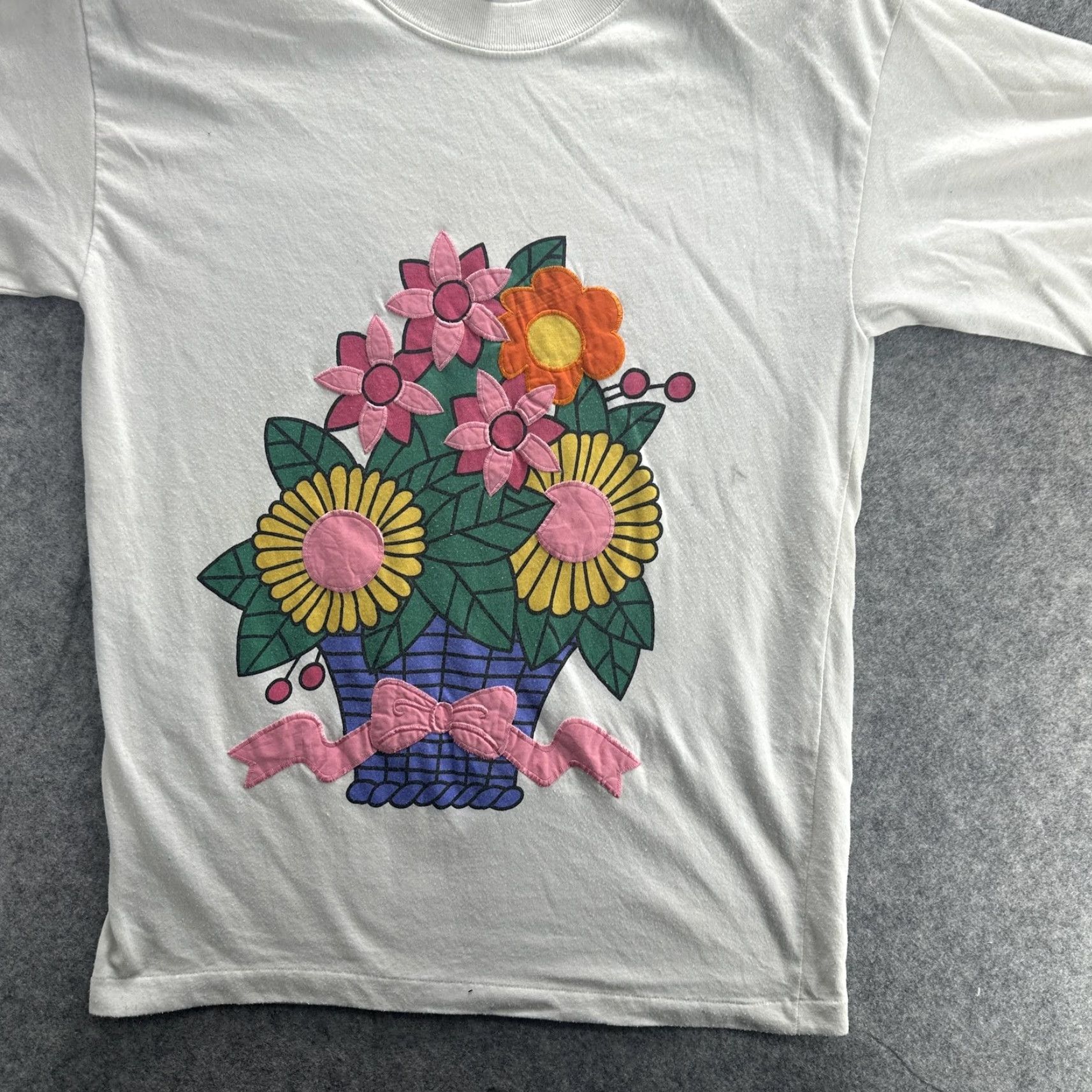 Vintage VINTAGE Sports Accent Shirt Womens Small White Floral Quilt Applique 90s Tee Shoulder Size S / US 4 / IT 40 - 3 Thumbnail