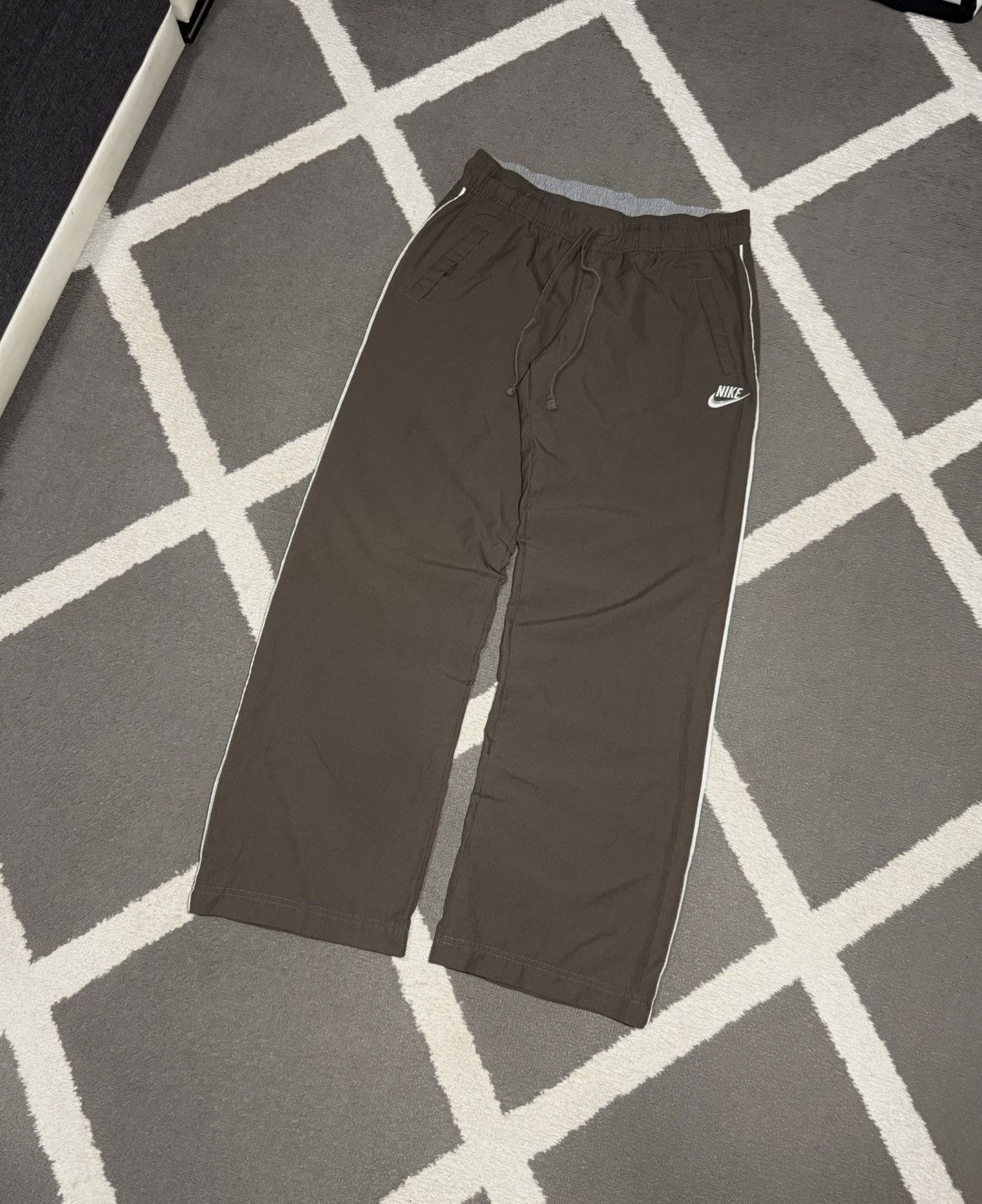 Vintage 00’s Y2K Nike Swoosh Loose Fit Sweatpants Brown