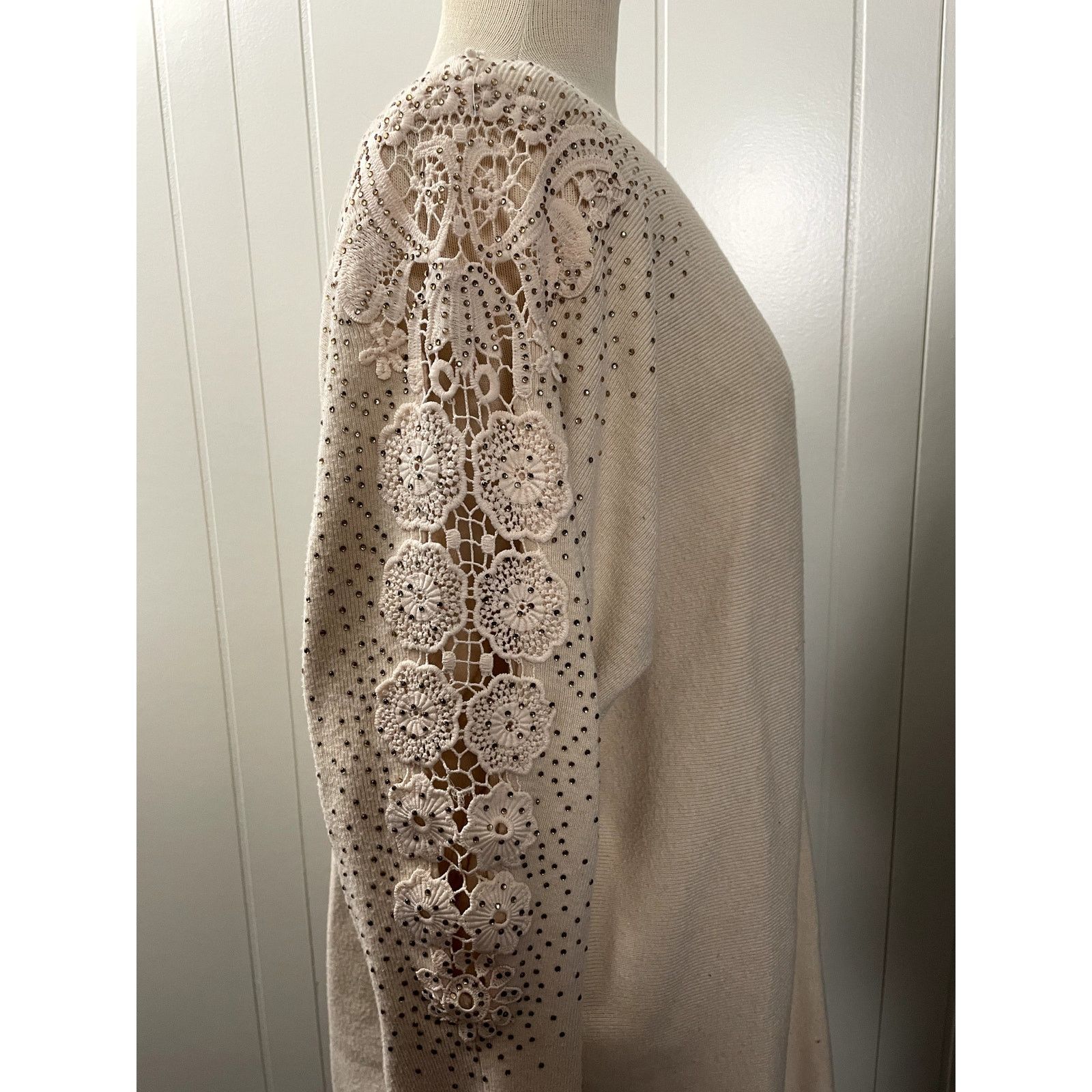 The Unbranded Brand Plus Size Woman Embellished Long Sleeve Cardigan Sweater Size XXL / US 16-18 / IT 52-54 - 2 Thumbnail