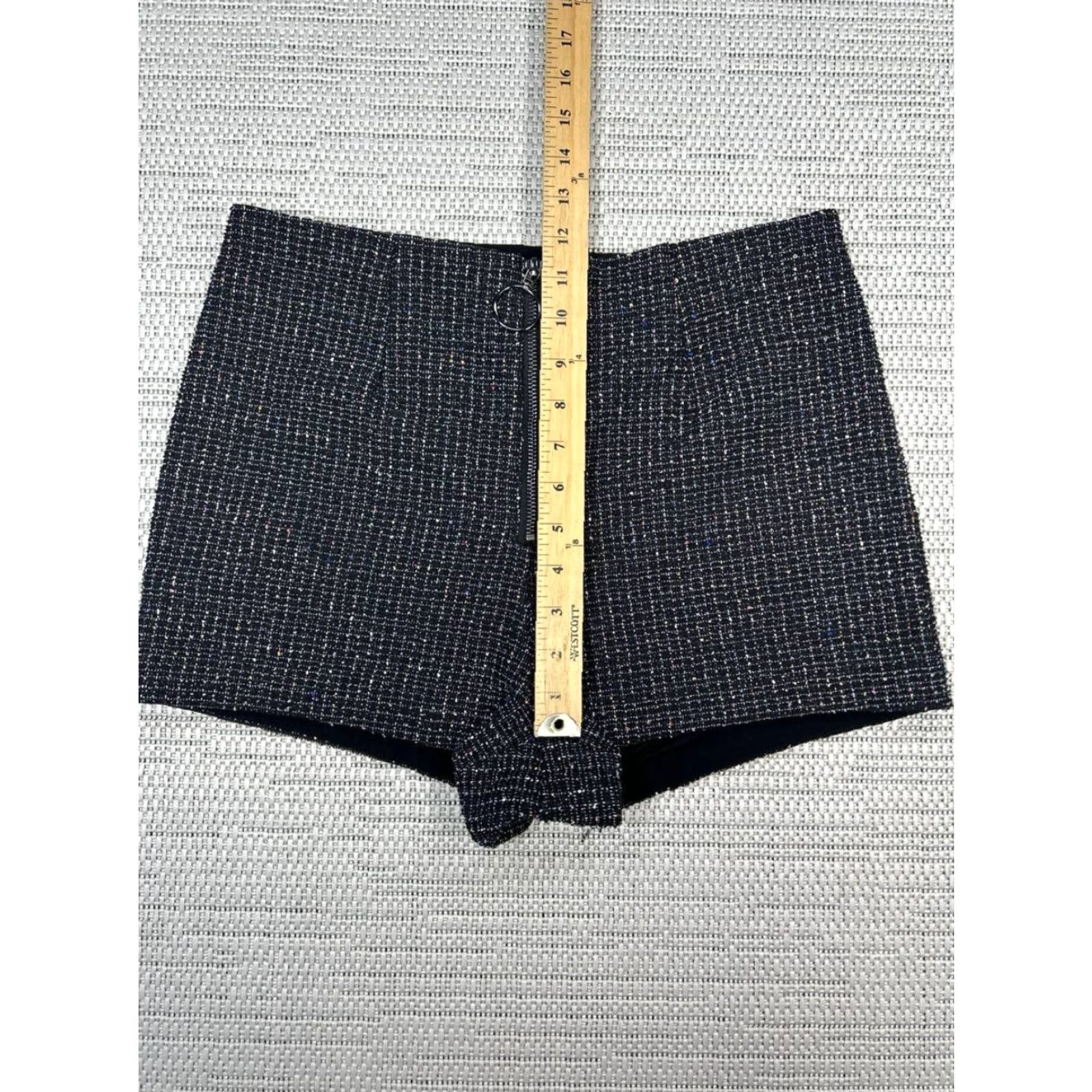 Vintage Maeve Black Tweed Zip Front Shorts Womens 8 High Waisted Confetti Flecks Polyester Viscose Elastane Regular Mid Rise Modern 90s? Size 30" / US 8 / IT 44 - 3 Thumbnail
