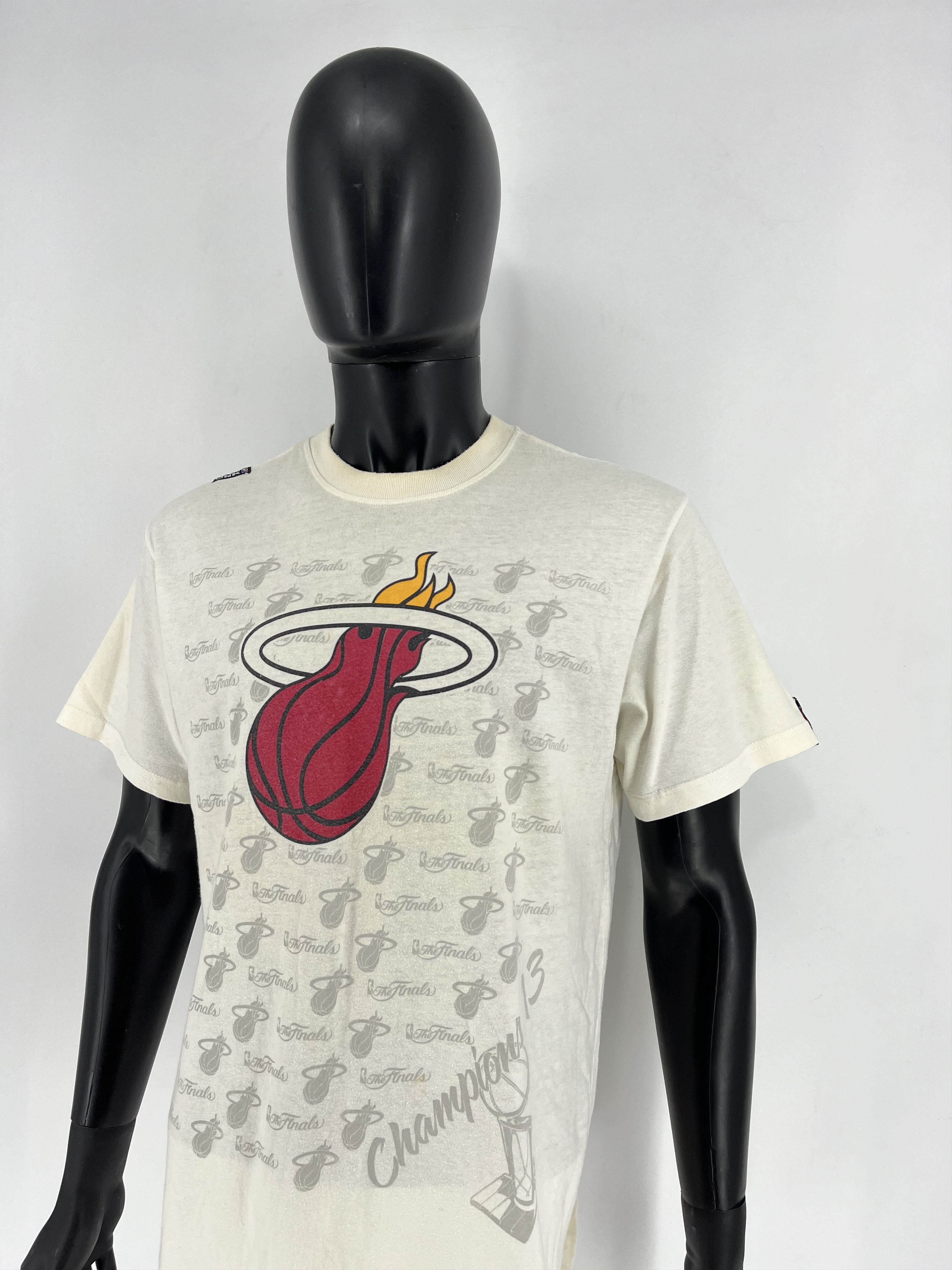 NBA × Vintage Miami Heat NBA White T-Shirt The Champions 13 Short Sleeve Size US L / EU 52-54 / 3 - 4 Thumbnail