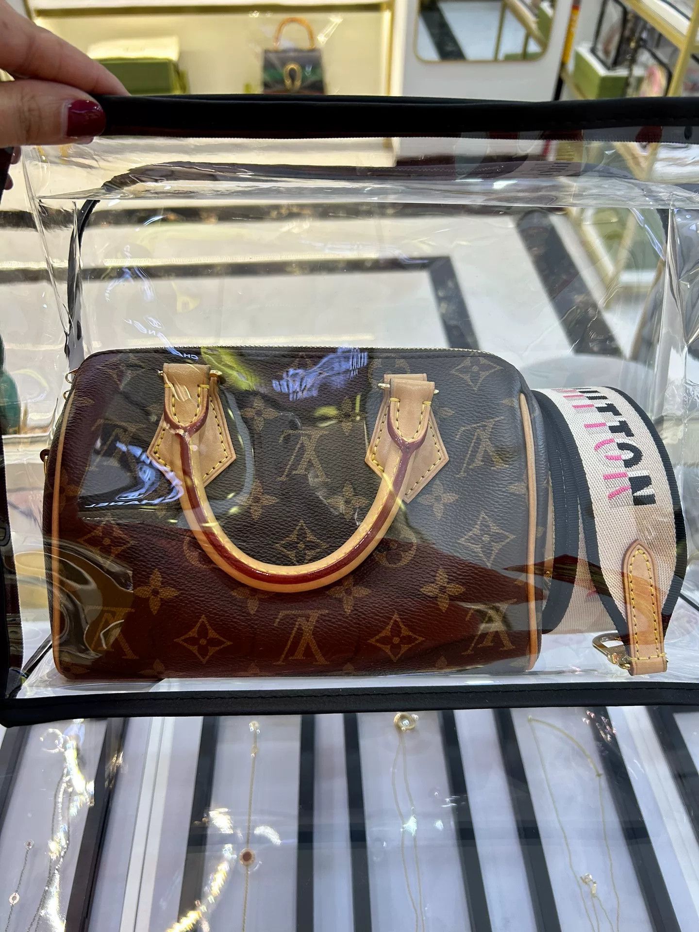 Louis Vuitton Pre-loved Bag Very good condition Size ONE SIZE - 1 Thumbnail