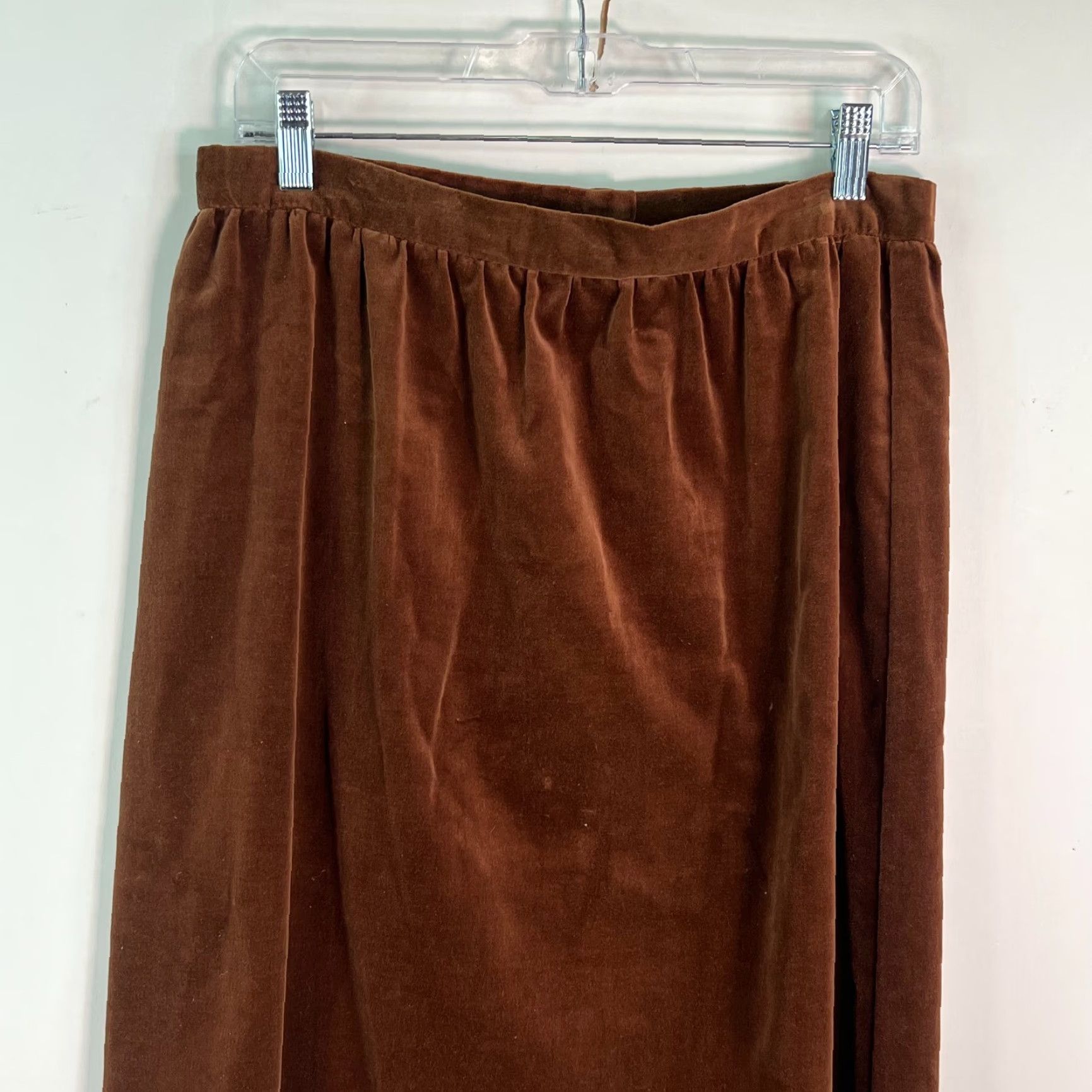 Velvet VINTAGE Lady Devon Womens Skirt Brown Velvet Knee Length Size 30 Straight Pencil Zipper Closure Button Casual Size 30" / US 8 / IT 44 - 3 Thumbnail
