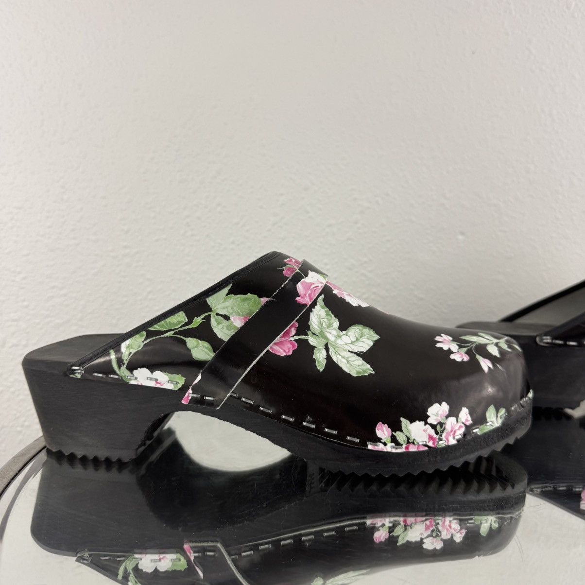 Other MOHEDA TOFFELN Black Leather Pink Rose Floral Swedish Clogs Size US 11 / IT 41 - 4 Thumbnail
