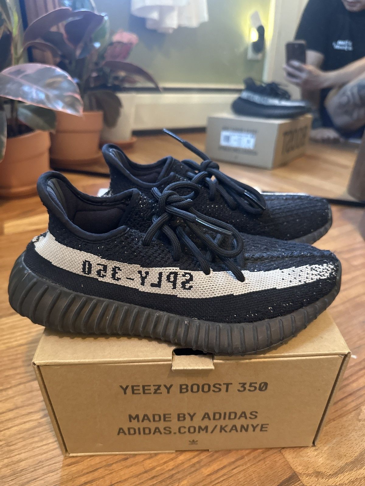 Yeezy Yeezy Boost 350 V2 'Oreo' Size US 4 / IT 34 - 5 Thumbnail
