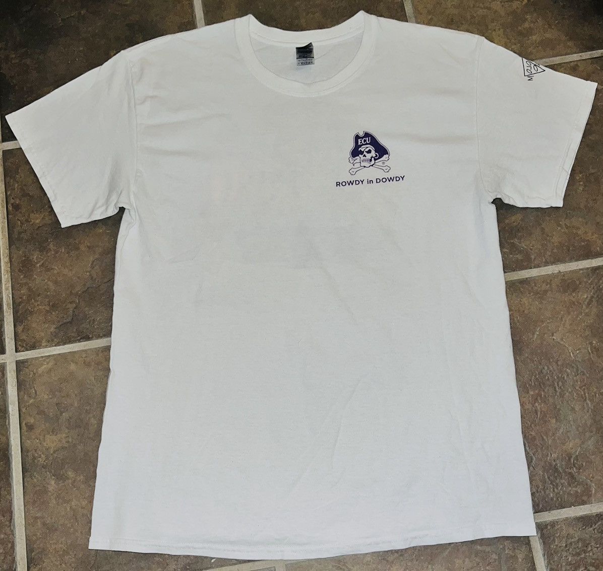 NCAA ECU FOOTBALL T-SHIRT Size US L / EU 52-54 / 3 - 6 Thumbnail