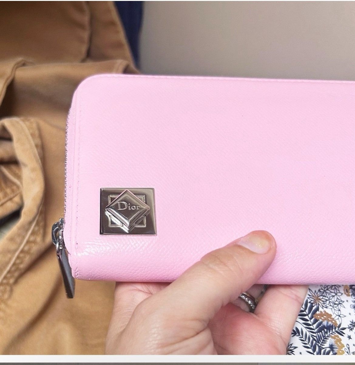 Dior Authentic Dior Baby Pink Turn Me Continental Wallet / Clutch Size ONE SIZE - 2 Thumbnail