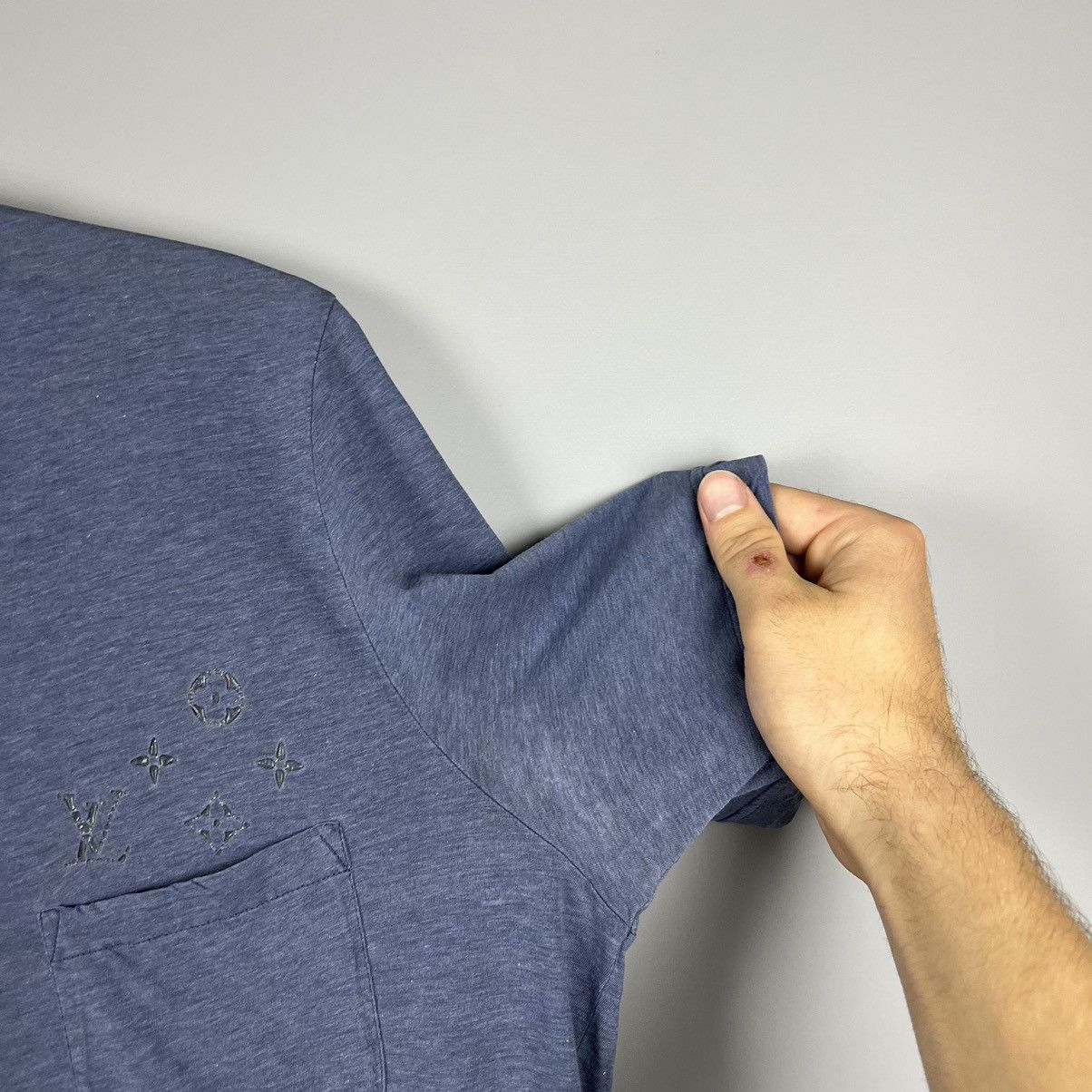 Louis Vuitton LAST DROP Louis Vuitton tee Size L / US 10 / IT 46 - 13 Thumbnail