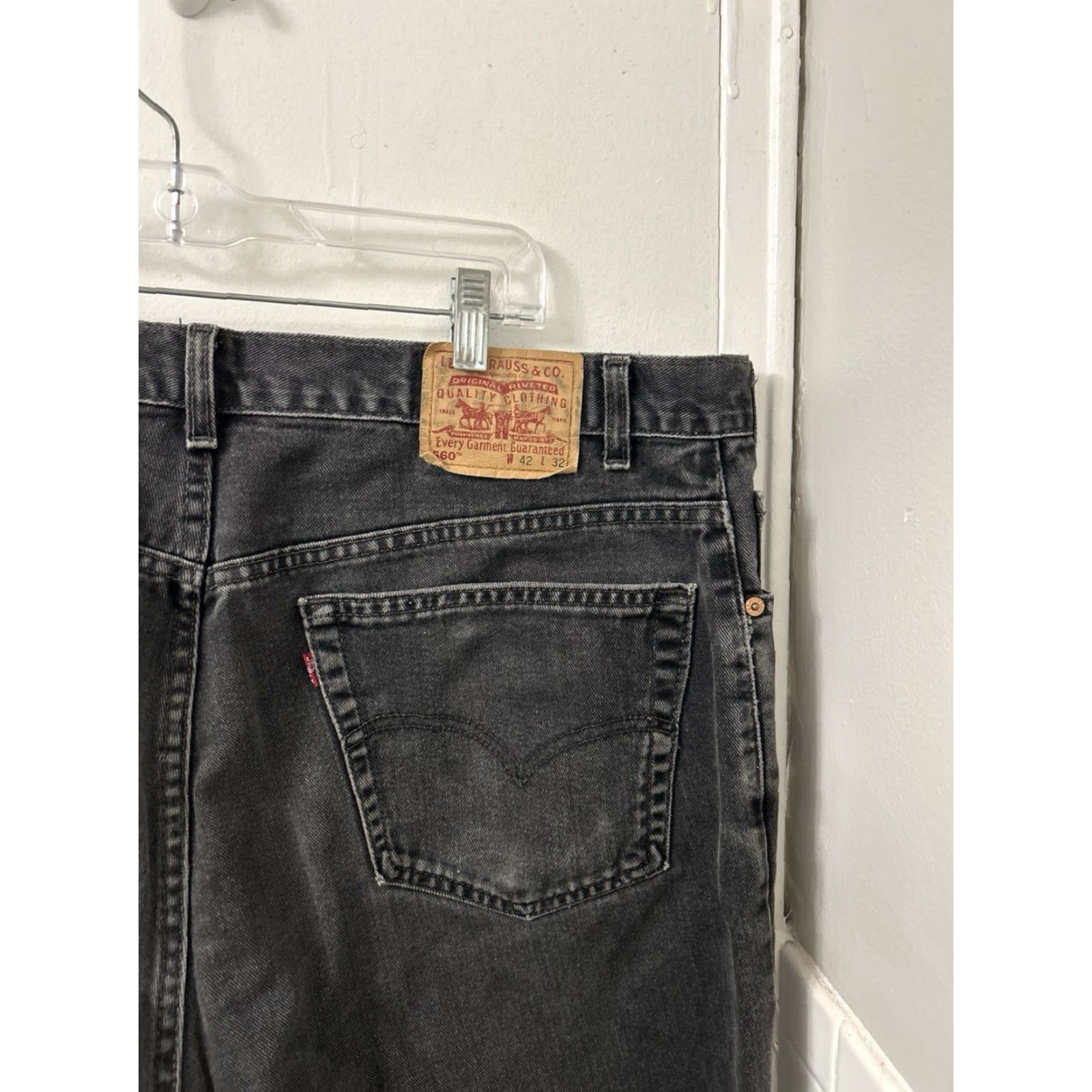 Levi's VINTAGE Levi's 560 Jeans Mens 42x31 Black Loose Fit Denim Tapered Leg 5-Pocket USA 90s Mens Size US 42 / EU 58 - 4 Thumbnail