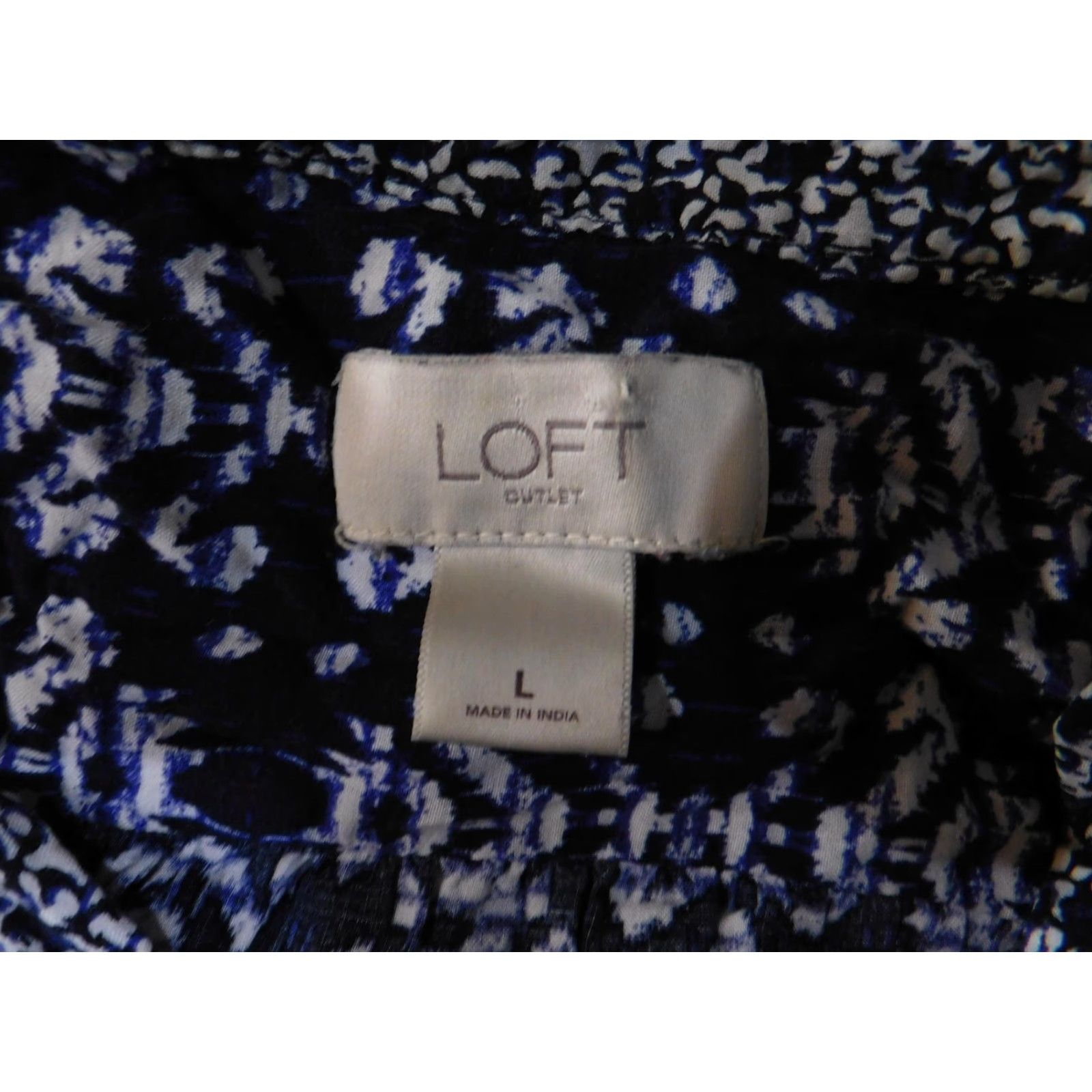 Loft LOFT Outlet Blouse Womens Large Navy Blue Ikat Print Split V-Neck Long Sleeve Blouse Womens L Navy Ikat Print V-Neck Long Sleeve Size L / US 10 / IT 46 - 6 Thumbnail
