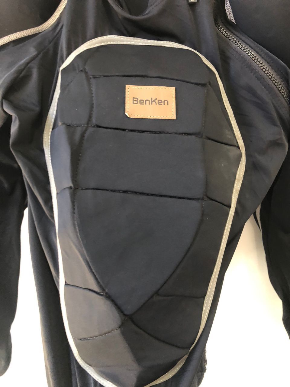 Other Benken Skiing gear body protector Size US S / EU 44-46 / 1 - 3 Thumbnail
