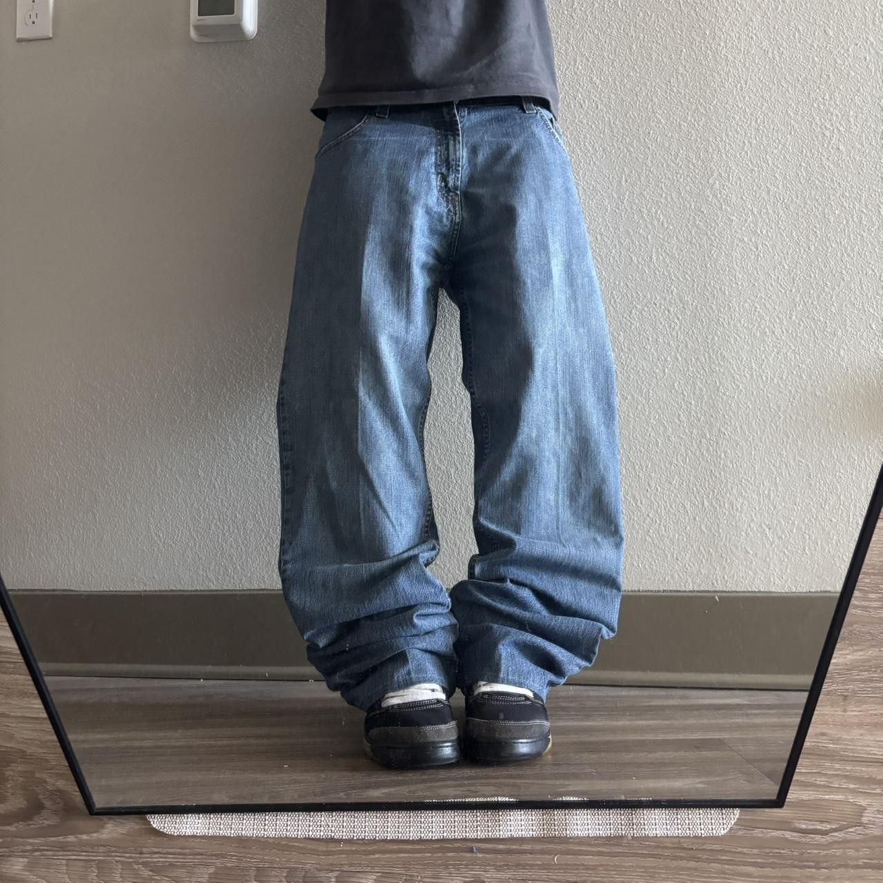 Vintage Crazy Vintage Y2K/2000s Baggy Grunge Dark Wash Essential Denim Jeans! 34x32 Size US 34 / EU 50 - 1 Thumbnail