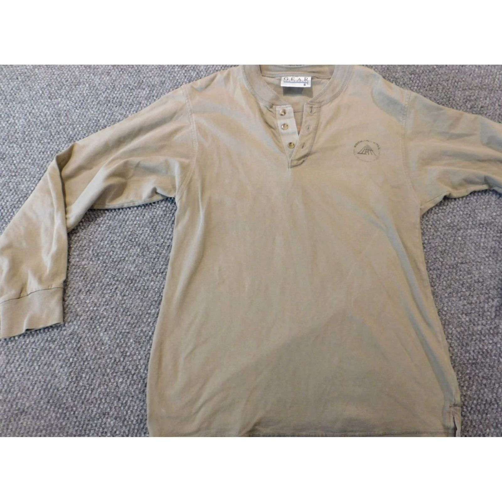 Vintage GEAR FOR SPORTS Rock & Roll Hall of Fame Mens Shirt Long Sleeve Henley Beige S Cotton Button Logo Shirt Mens Size US S / EU 44-46 / 1 - 3 Thumbnail