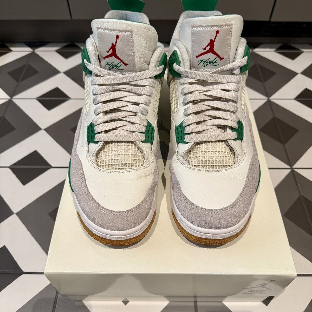 Nike Air Jordan 4 Pine Green Size US 12 / EU 45 - 2 Thumbnail