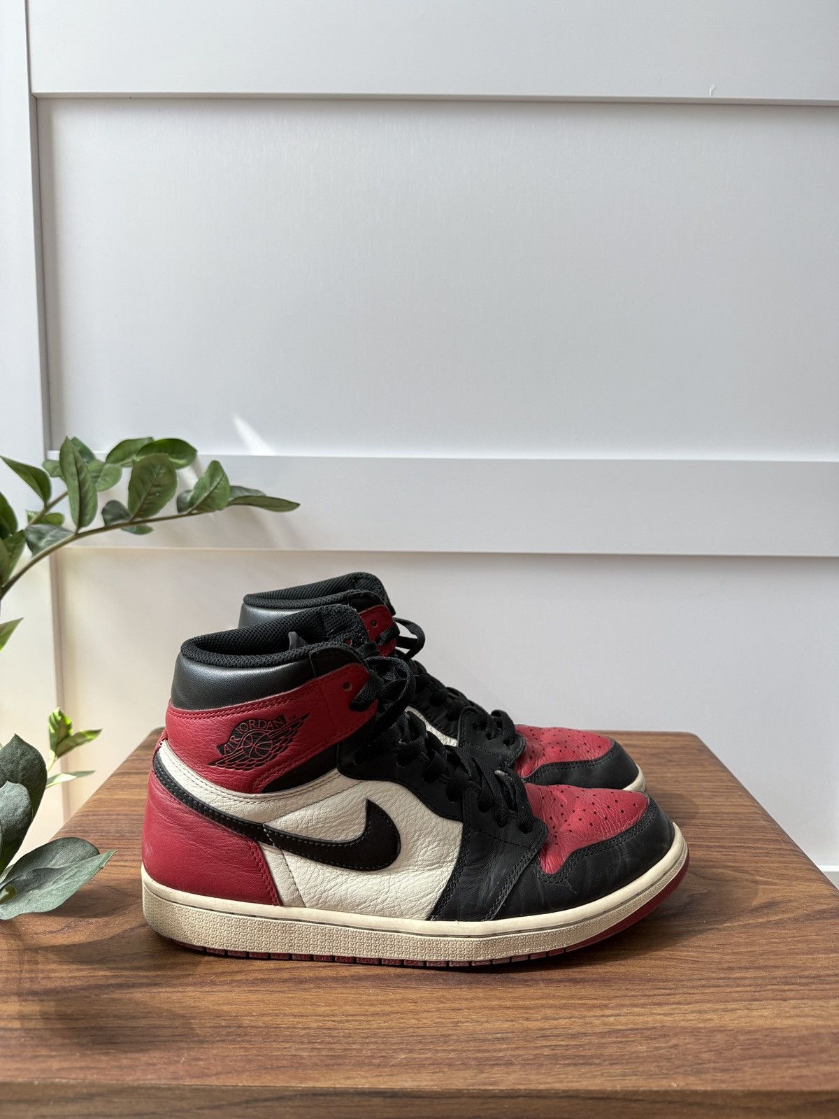 Jordan Brand Jordan 1 High Bred Toe Size US 9.5 / EU 42-43 - 2 Thumbnail