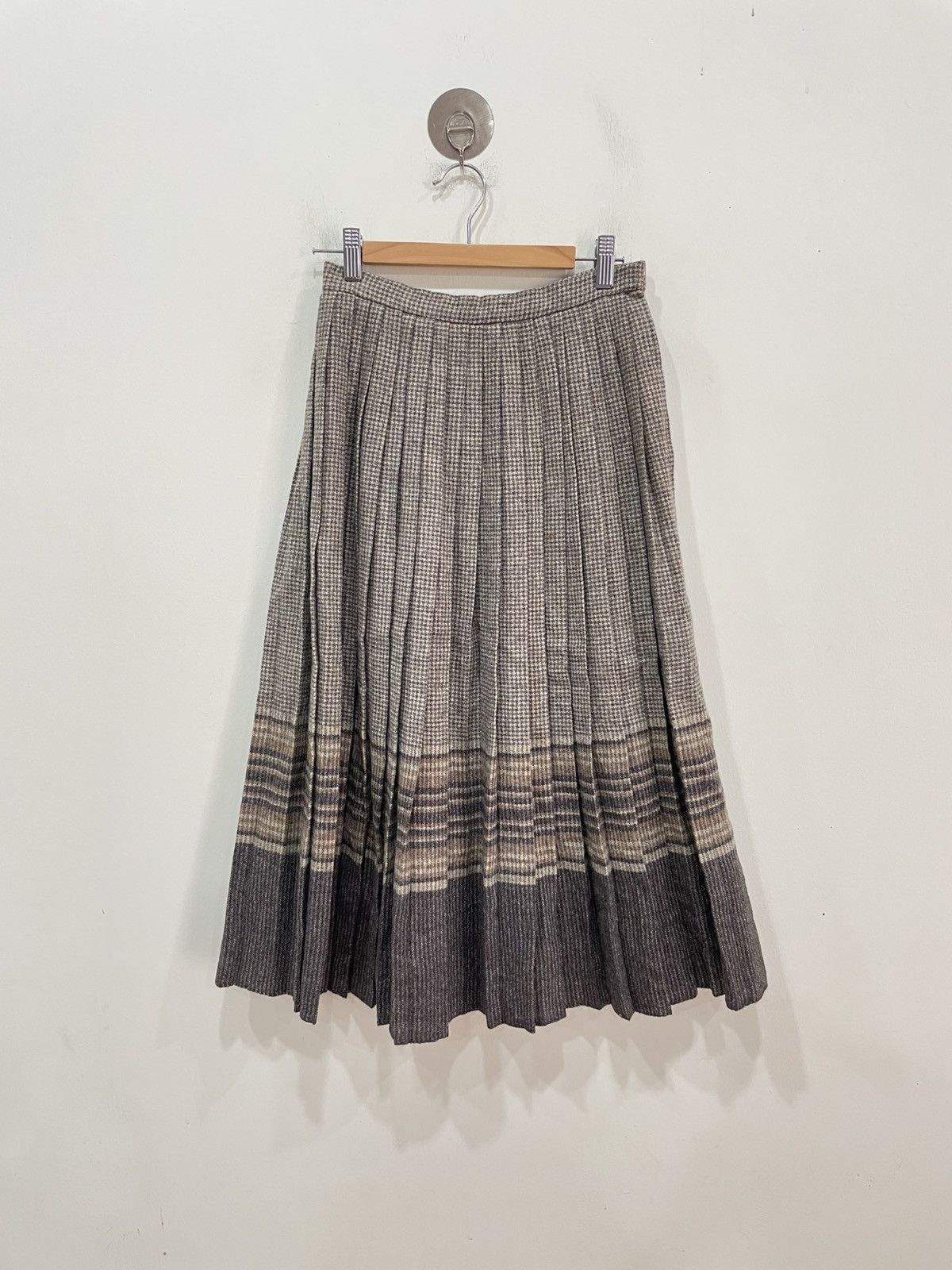 Comme des Garcons 1980’s Comme des Garcons Pleated Skirt Size 28" / US 6 / IT 42 - 1 Thumbnail