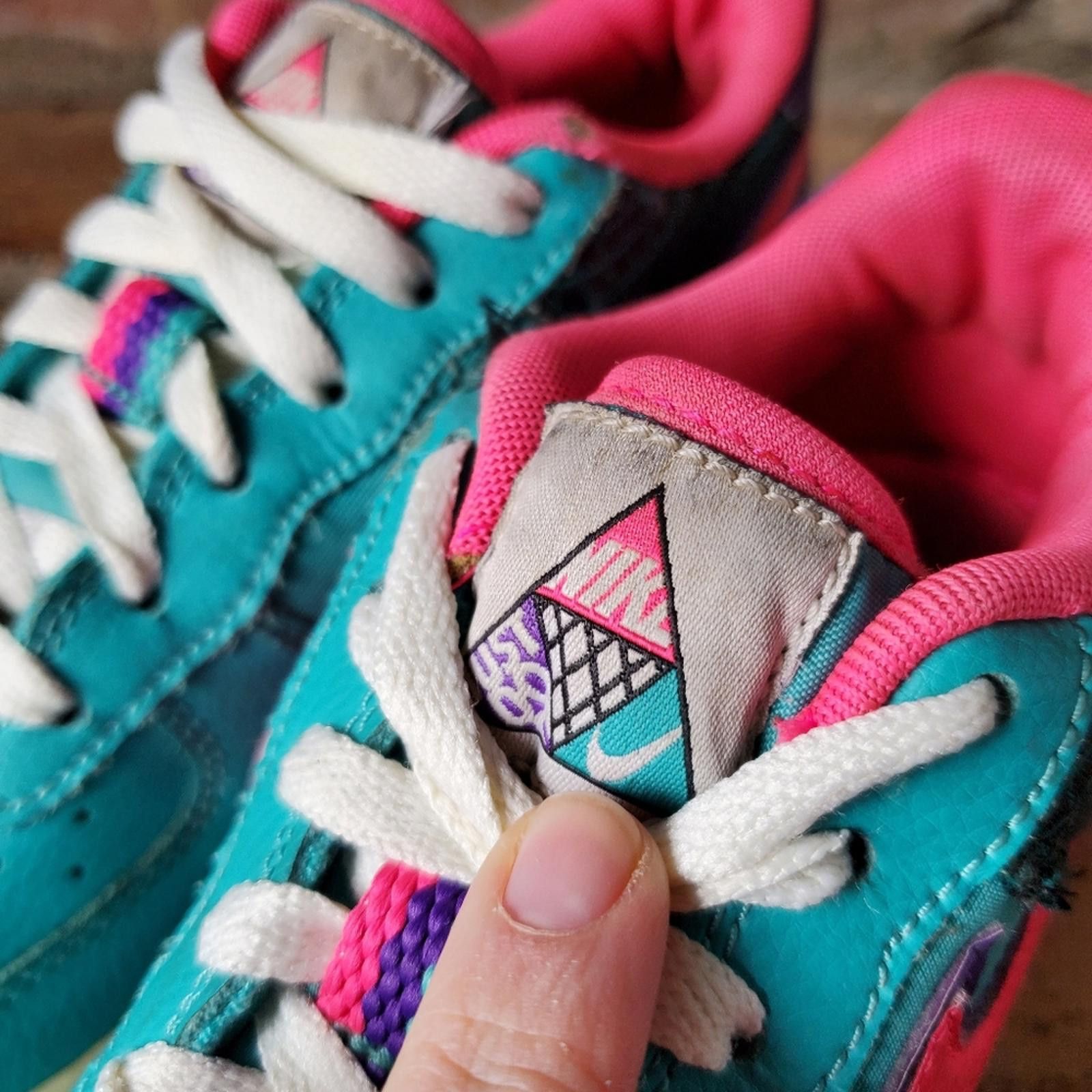 Nike Nike Teal and Pink Athletic Shoes Size US 6.5 / IT 36.5 - 3 Thumbnail