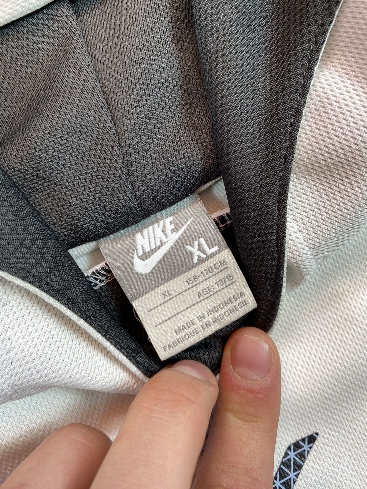 Nike × Vintage Vintage Kids Nike Shox White T-shirt With Logo Size US S / EU 44-46 / 1 - 9 Thumbnail