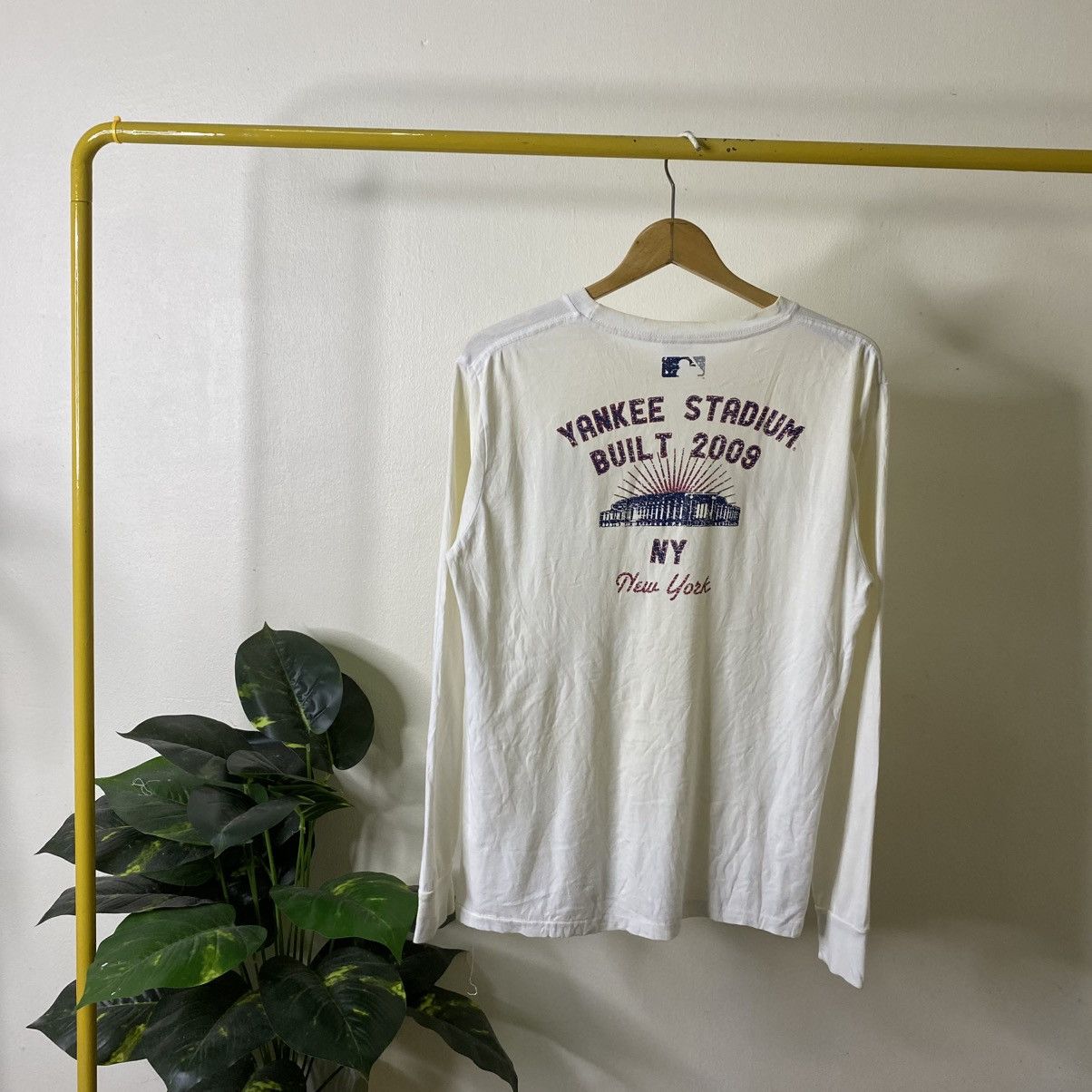 New York Yankees Vintage 2009 Majestic NY Yankees Stadium Built LS T Shirt Size US M / EU 48-50 / 2 - 1 Thumbnail