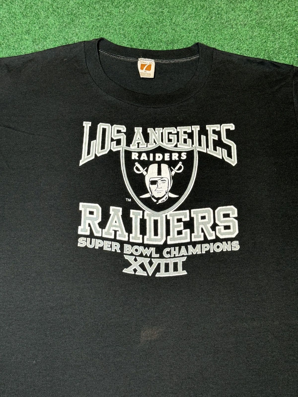 Logo 7 × Vintage Vintage 80s Los Angeles Raiders Super Bowl Champions T Shirt Size US XL / EU 56 / 4 - 2 Thumbnail