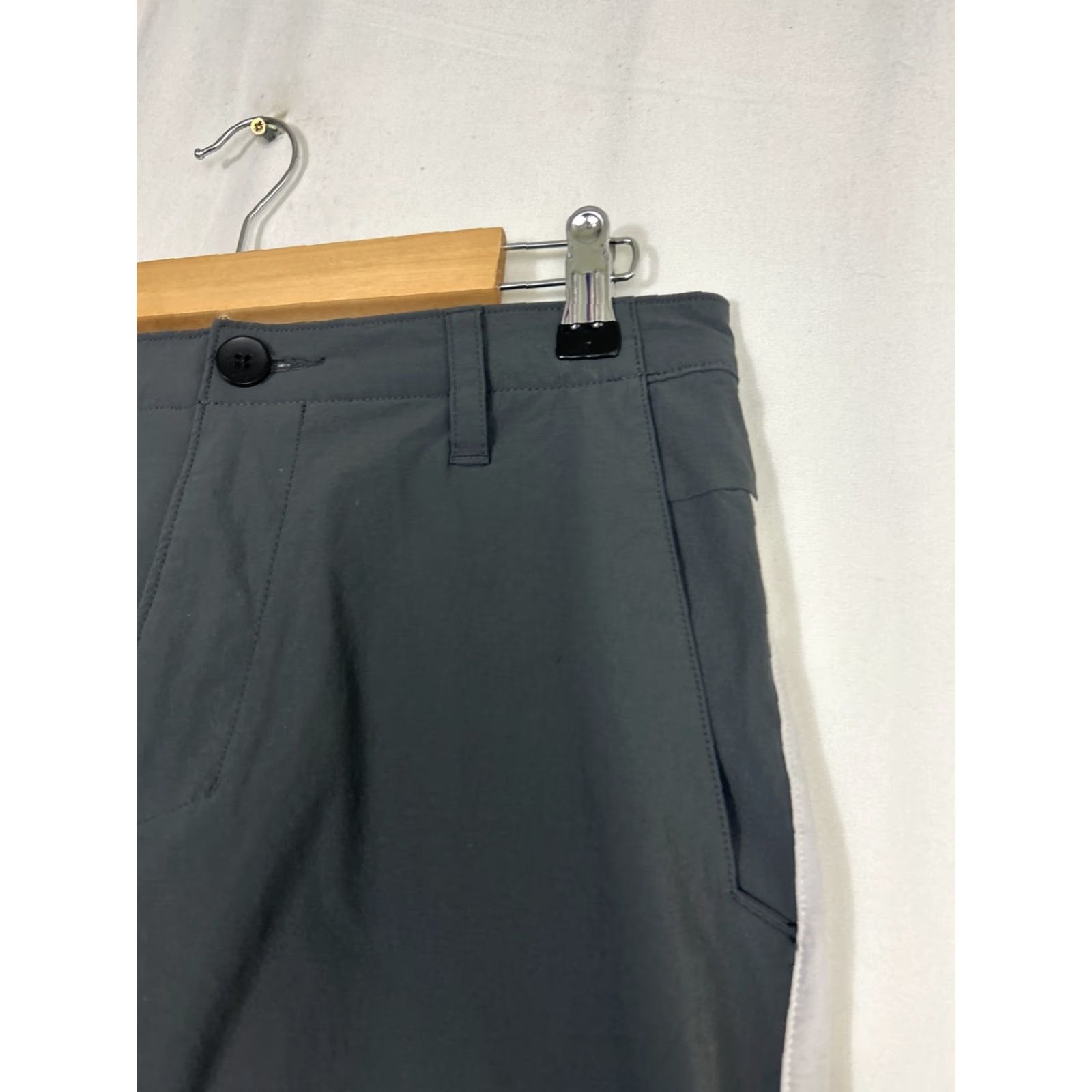 Oakley Oakley Mens Activewear Shorts Gray White Striped Regular 32x9.5 Size 32 Athletic Sports Mens Regular fit Size US 32 / EU 48 - 4 Thumbnail