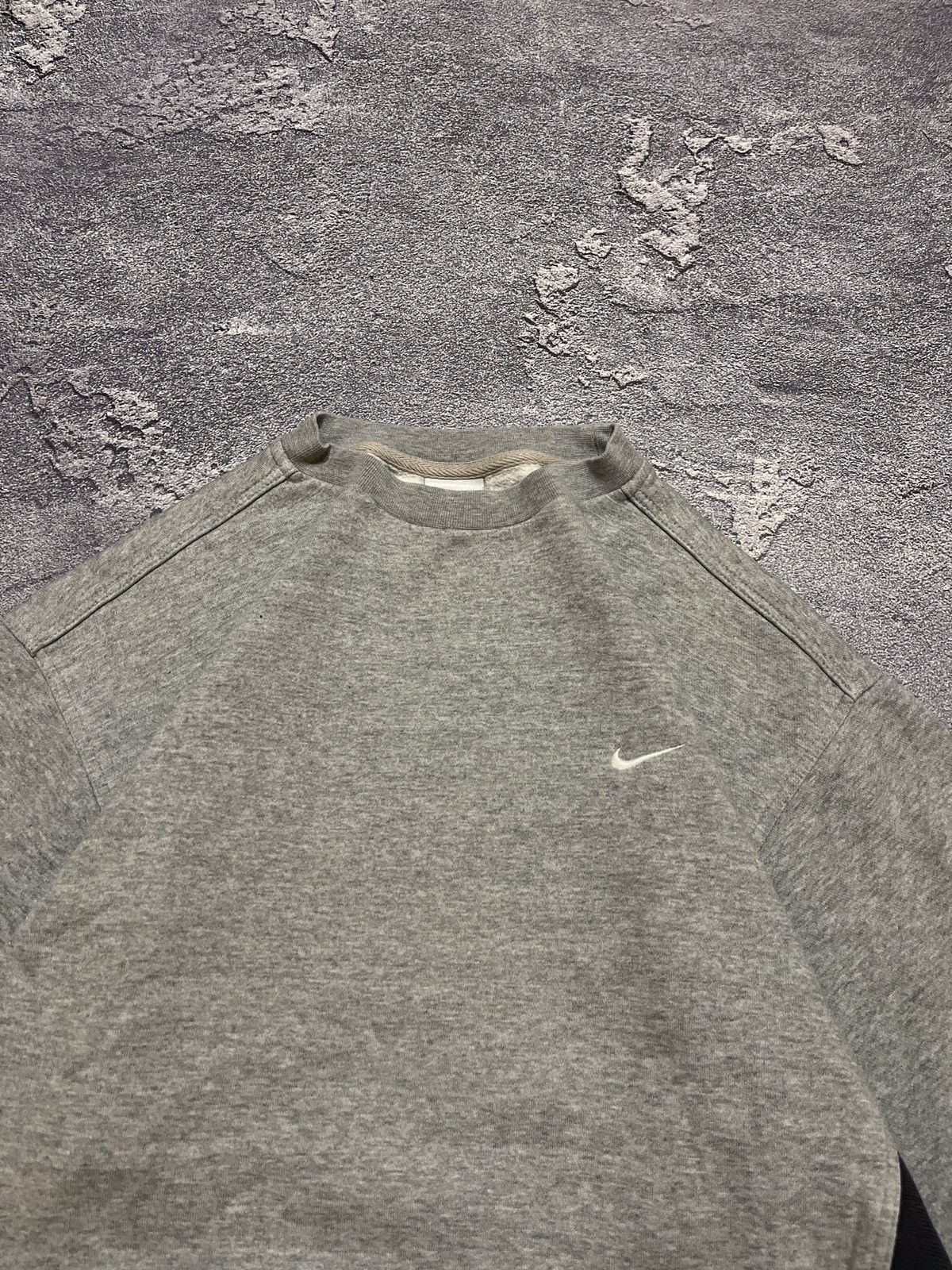 Nike × Vintage Vintage 90s Nike Swoosh Essential Crewneck Sweatshirt Size US L / EU 52-54 / 3 - 5 Thumbnail
