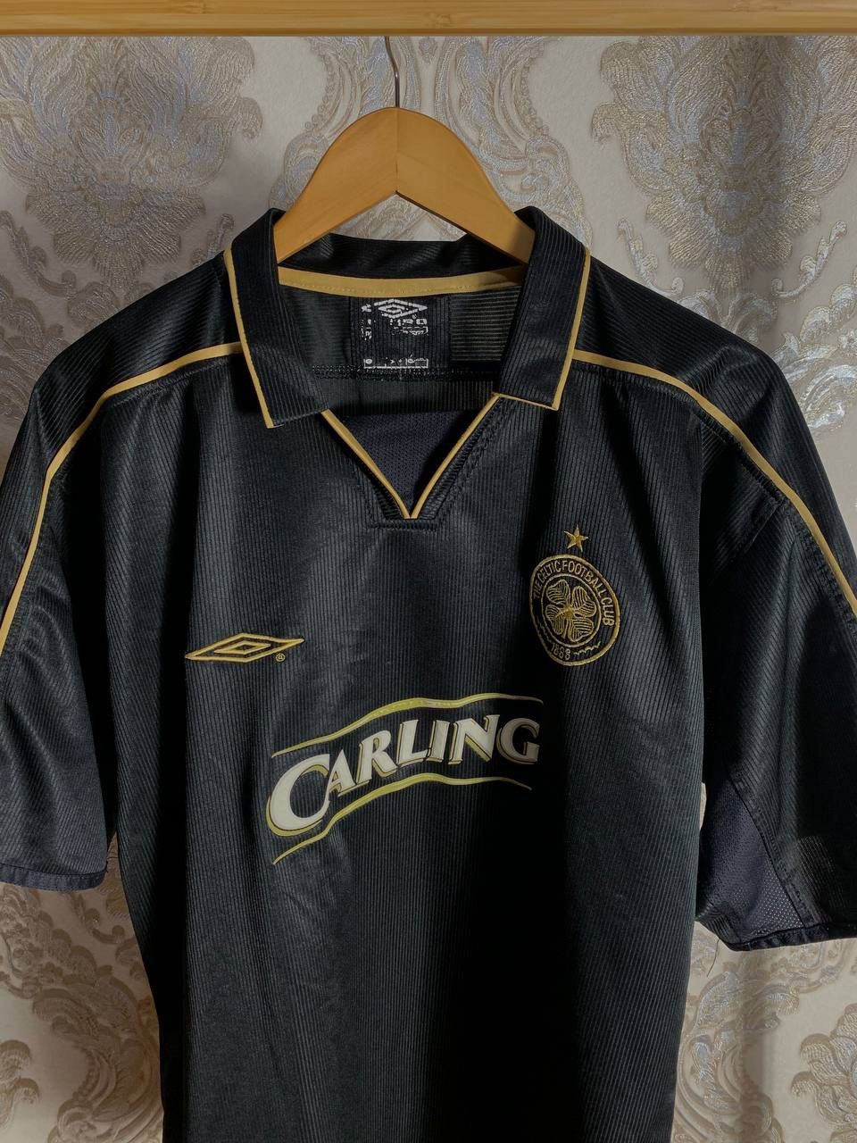 Umbro VERY RARE UMBRO FC CELTIC SCOTLAND SOCCER JERSEY RETRO 90s Size US XL / EU 56 / 4 - 2 Thumbnail