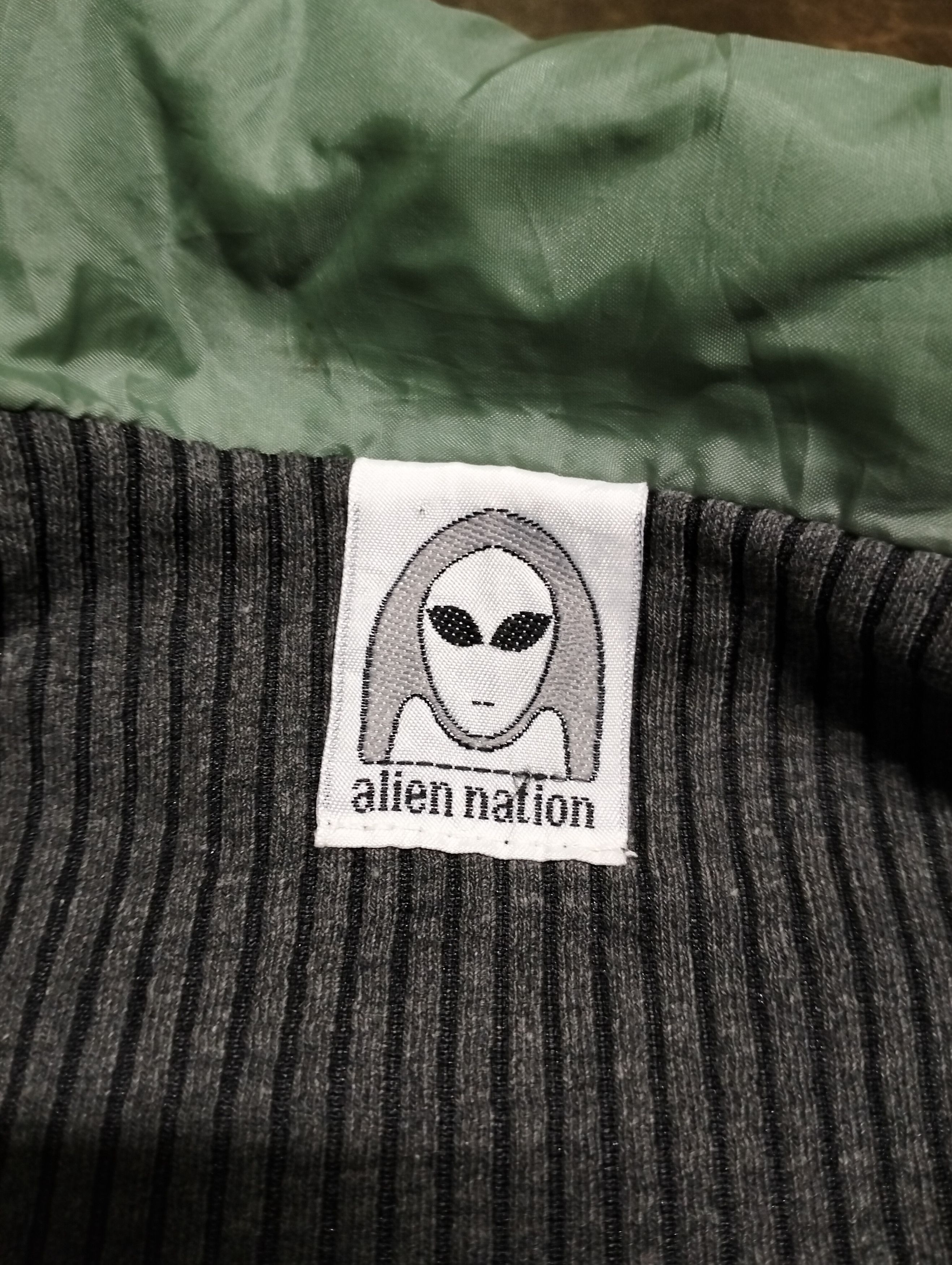 Alien Workshop × Vintage Vintage Alien Nation Skateboard Zipper Jacket Nylon Faded Size US L / EU 52-54 / 3 - 19 Thumbnail