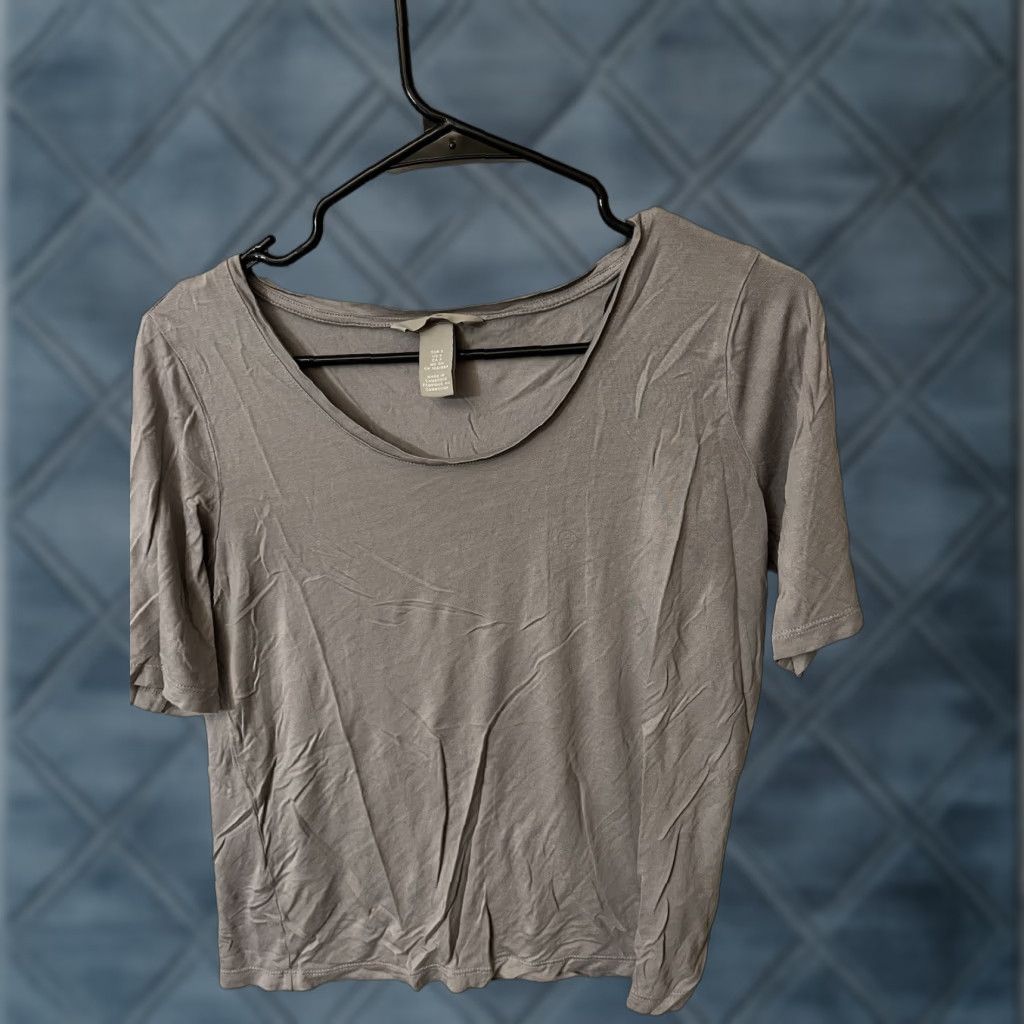 H&M VINTAGE H&M T-Shirt Shirt Women Small Gray Solid Short Sleeve Logo 90s Womens Size S / US 4 / IT 40 - 1 Thumbnail