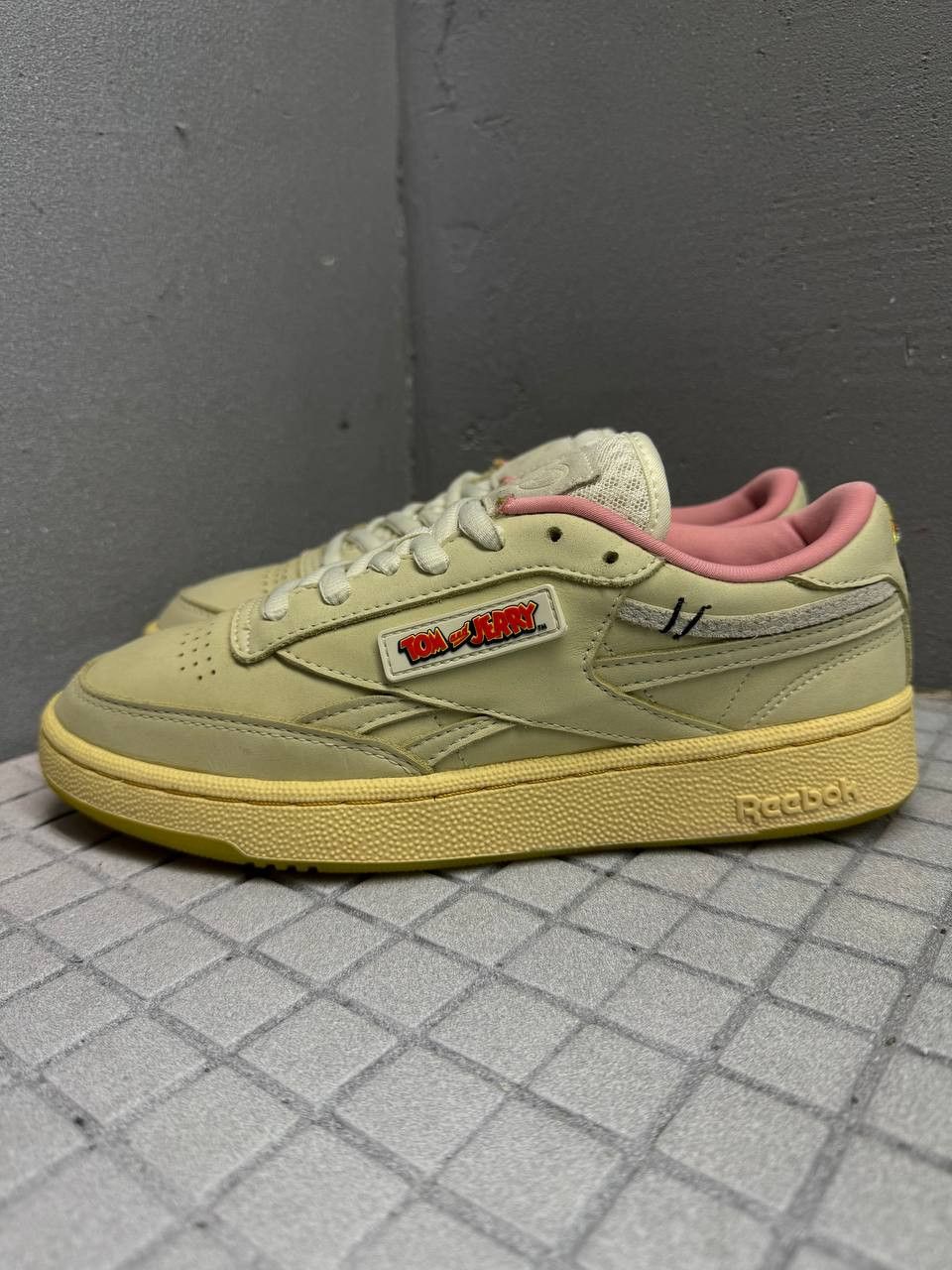 Reebok TOM AND JERRY x Reebok Size US 5.5 / EU 38 - 6 Thumbnail