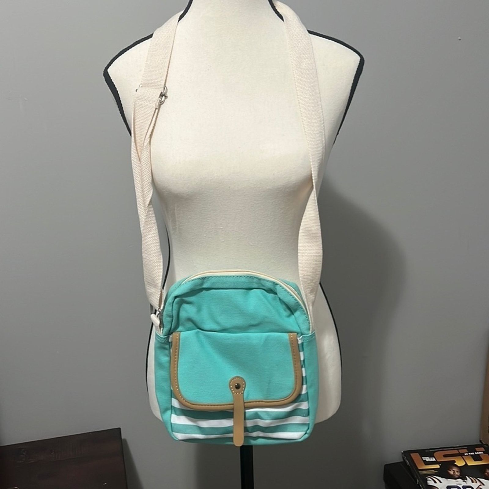 The Unbranded Brand Crossbody Adjustable Purse Size ONE SIZE - 1 Thumbnail