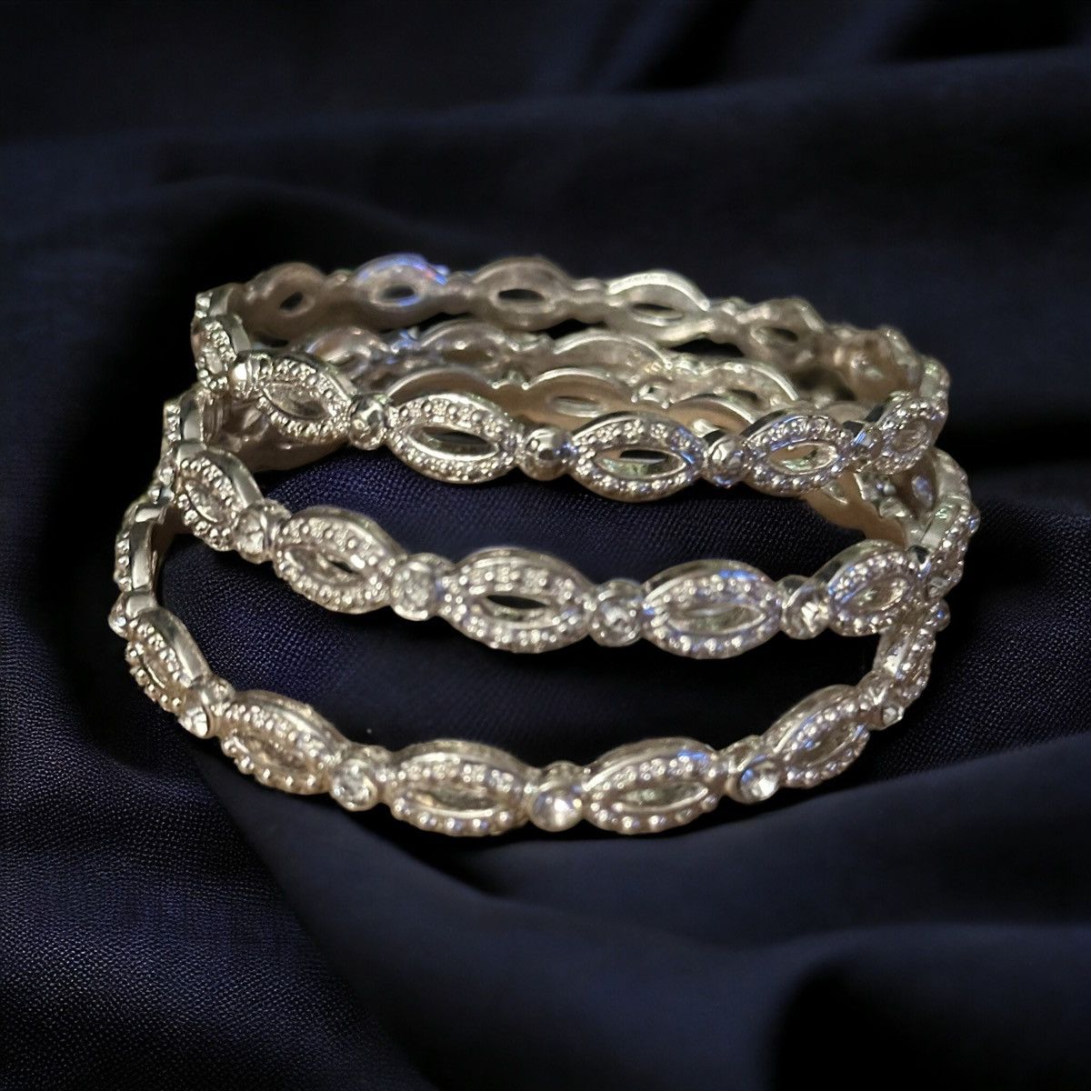 Other Silver tone oval link bangle bracelet bundlel Size ONE SIZE - 1 Thumbnail