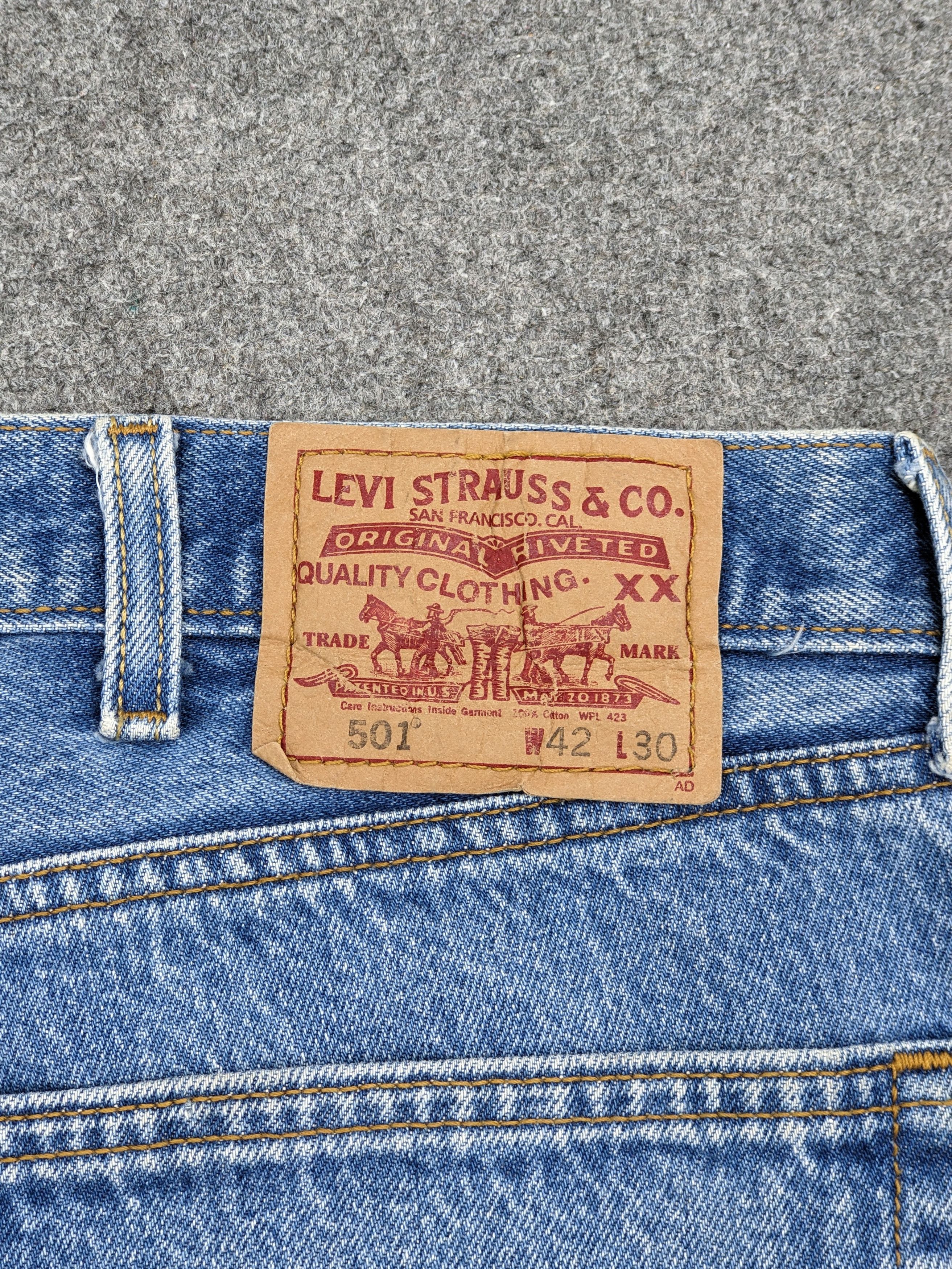 Levi's × Vintage Vintage Levis 501 Faded Blue Jeans DJ0019Z Size US 39 - 5 Thumbnail