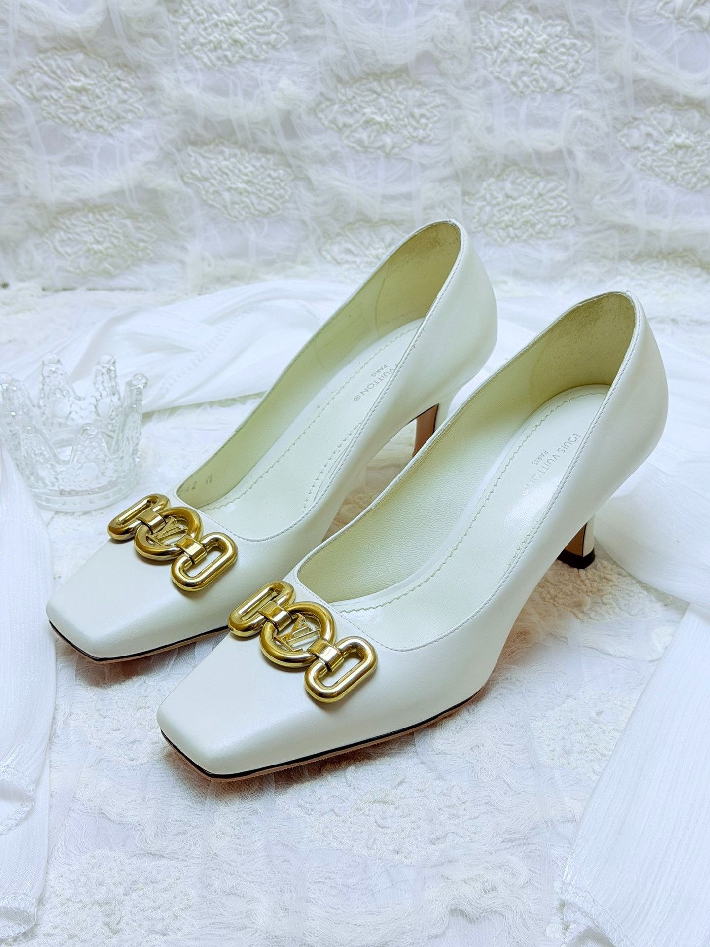 Louis Vuitton Louis Vuitton Leather White Lowtop Sneakers us_6-5 Women Size US 6.5 / IT 36.5 - 1 Thumbnail