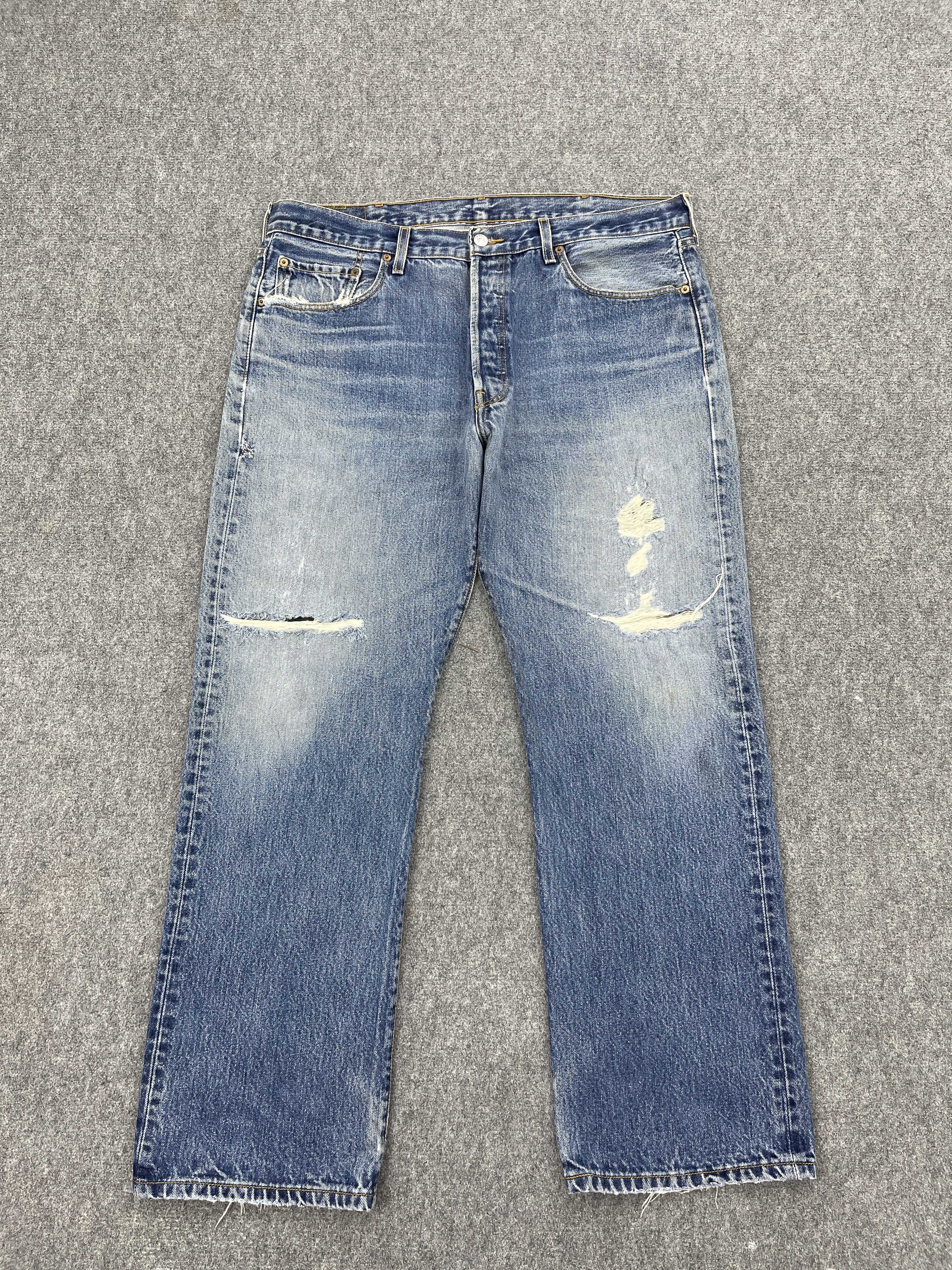 Levi's × Vintage Distressed Vintage 90s Levis 501 Faded Blue Denim Jeans Size US 37 - 1 Thumbnail