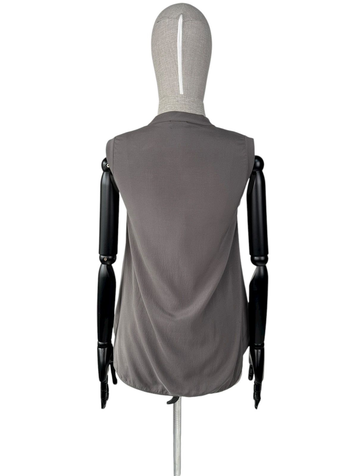Brunello Cucinelli BRUNELLO CUCINELLI Silk Sleeveless Top V-Neck Blouse size XS Size XS / US 0-2 / IT 36-38 - 3 Thumbnail
