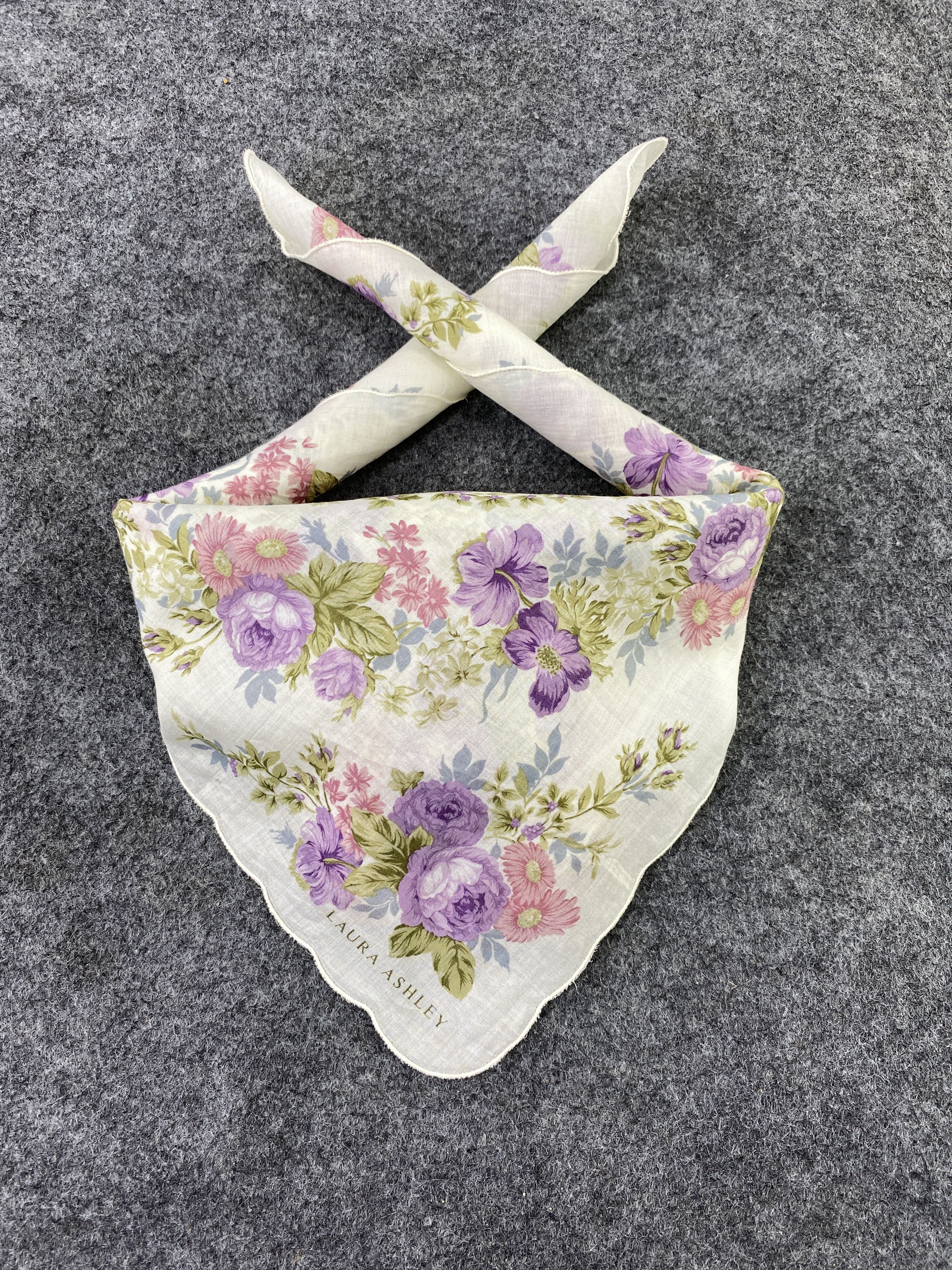 Laura Ashley × Vintage Laura Ashley floral Handkerchief/Bandana/Neckerchief-B170 Size ONE SIZE - 1 Thumbnail