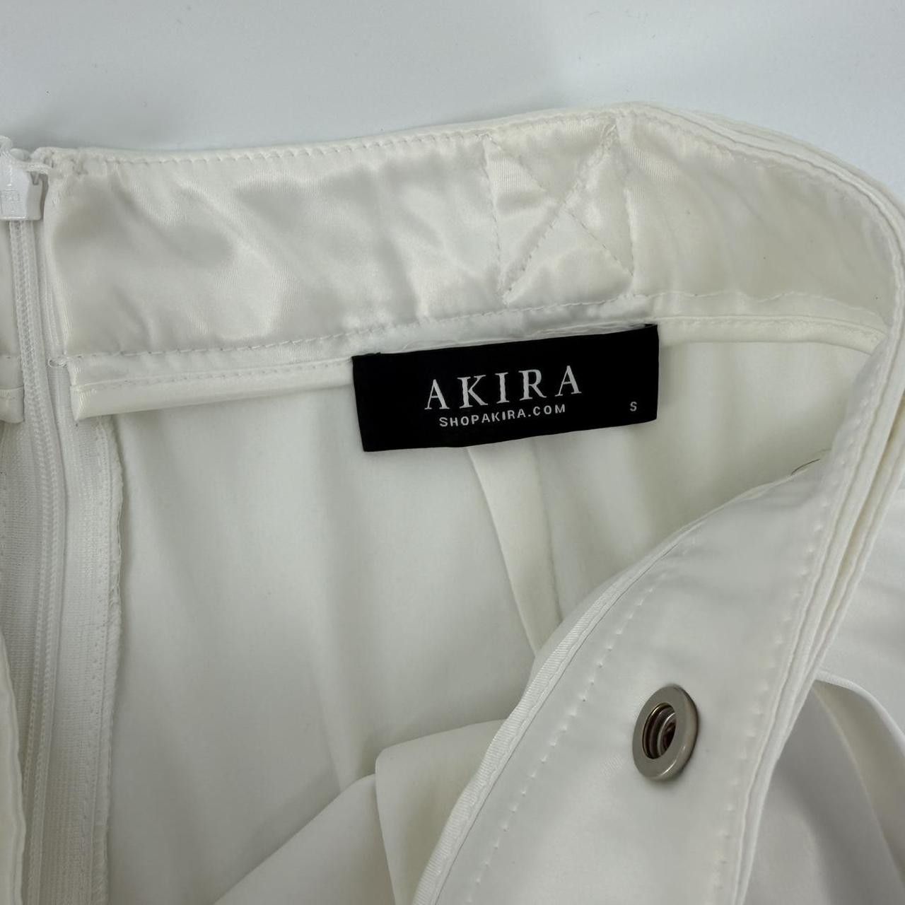 Akira AKIRA White Satin Pleated High Waisted Jogger Pants S Size 28" / US 6 / IT 42 - 4 Thumbnail