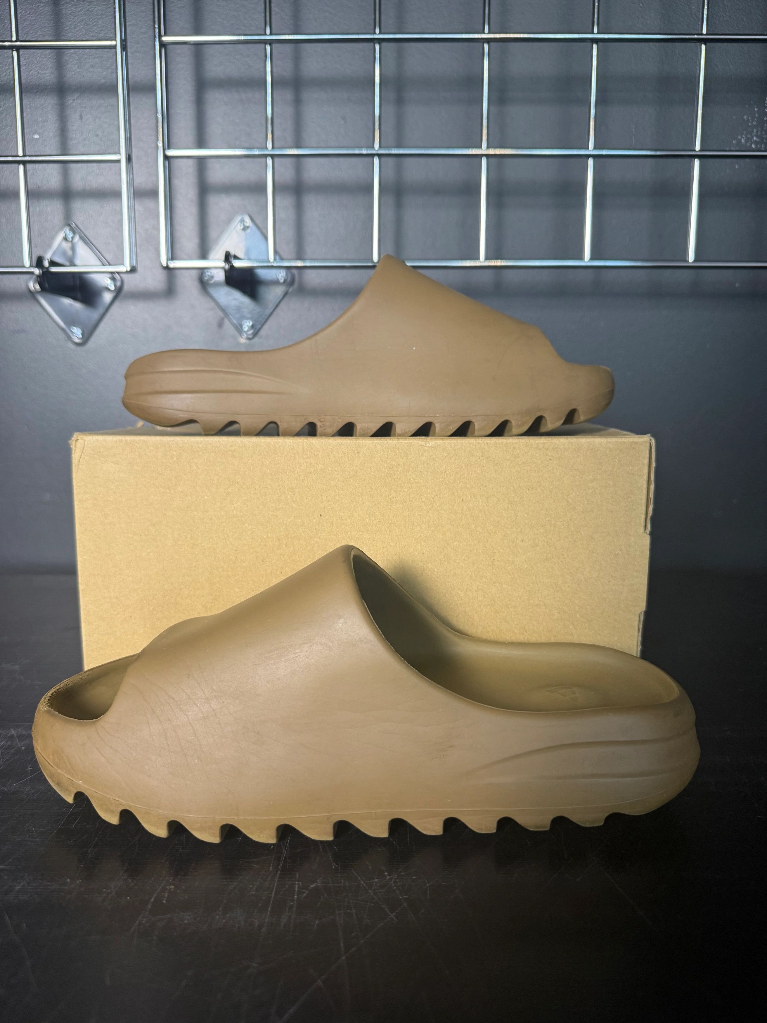 Yeezy Adidas Yeezy Slide "Core" **PRE-OWNED** - Size 6 Size US 6 / EU 39 - 2 Thumbnail