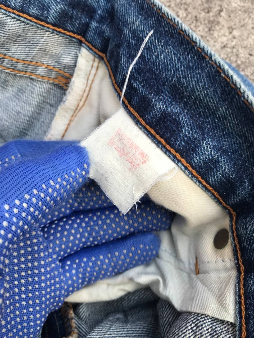 Levi's VINTAGE 1990s LEVIS 502 SELVEDGED DISTRESSED KURT COBAIN Size US 33 - 11 Thumbnail