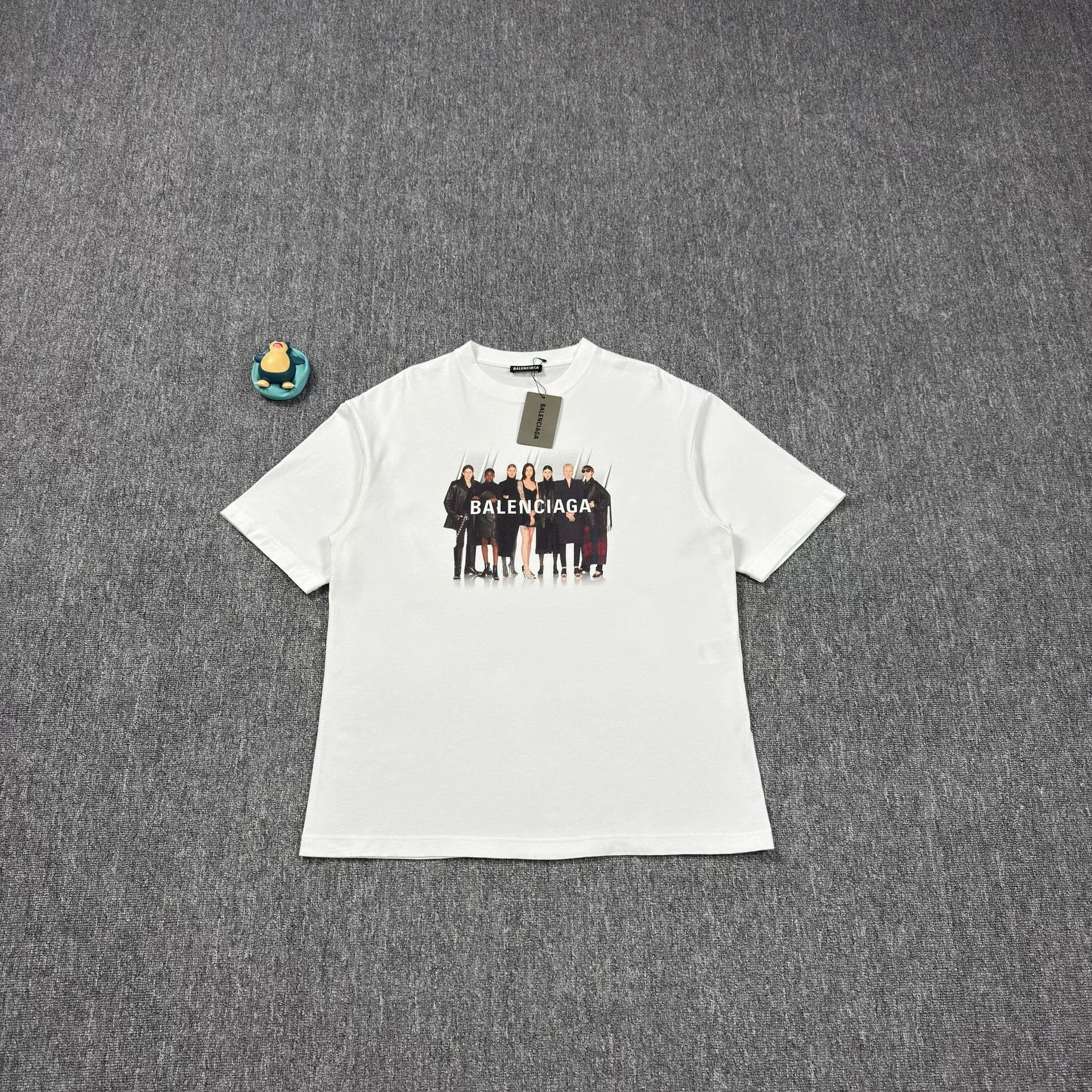 Balenciaga Balenciaga Crew Portrait Graphic T-Shirt S Size US S / EU 44-46 / 1 - 1 Thumbnail